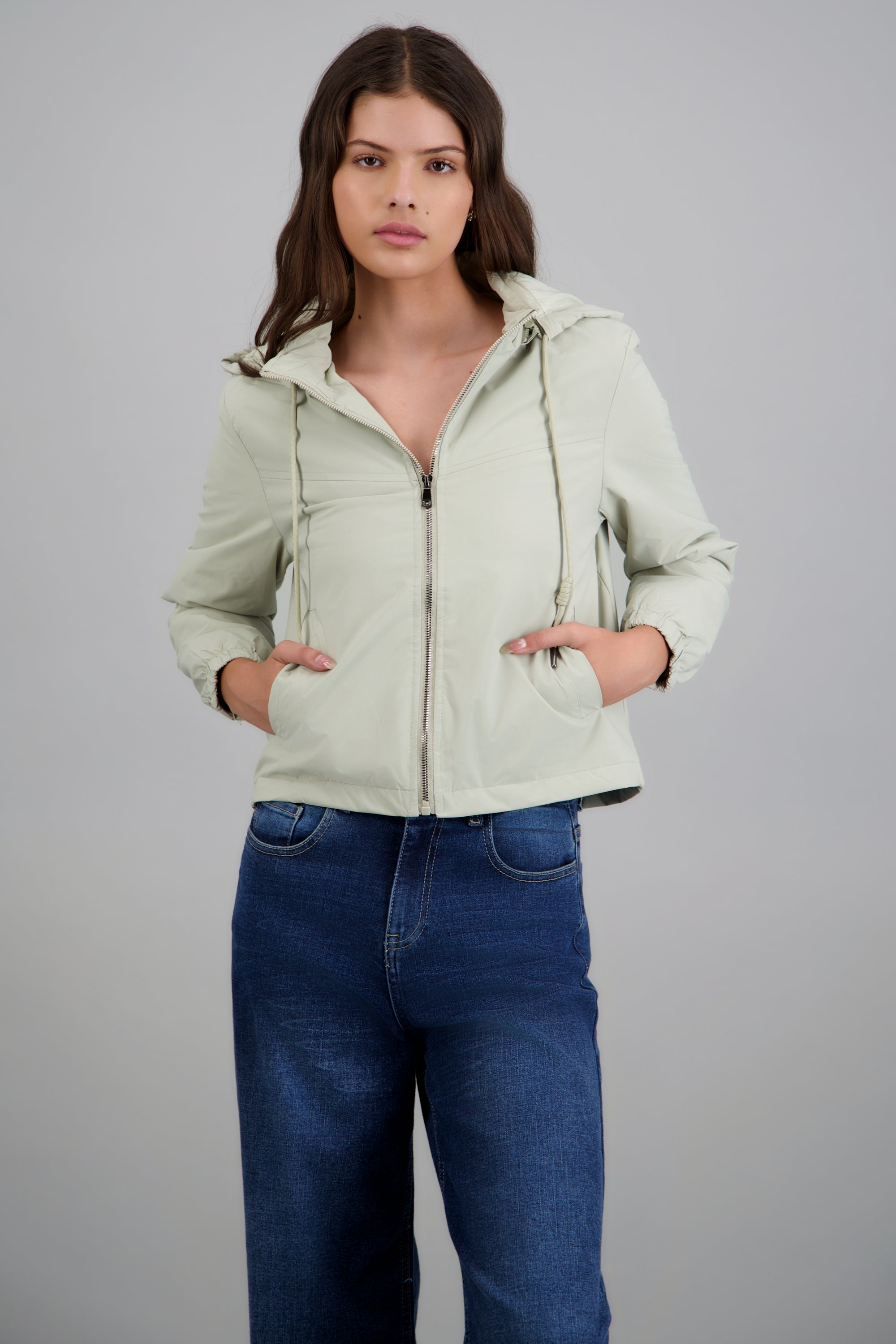 Chamarra corta impermeable capucha ARENA
