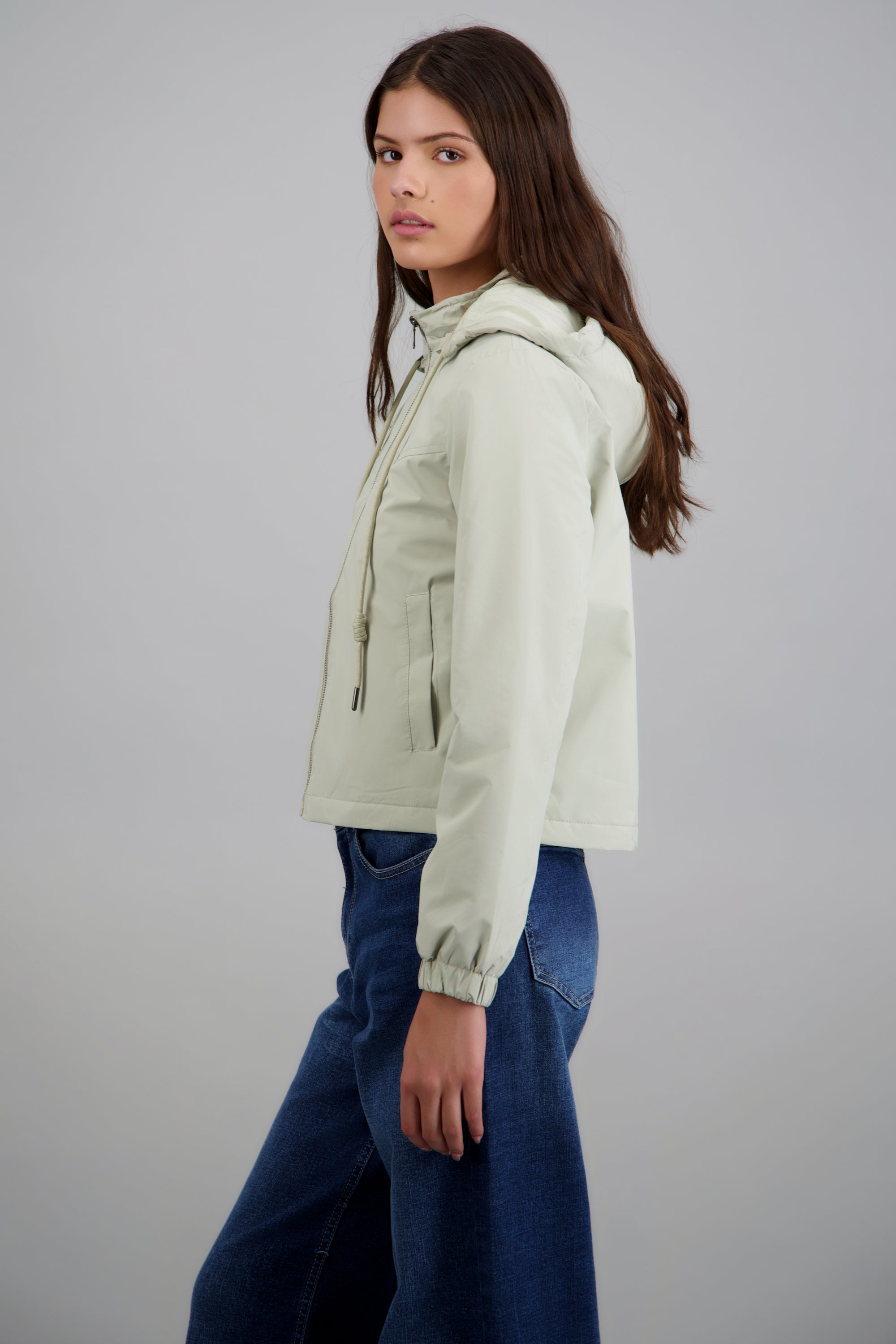 Chamarra corta impermeable capucha ARENA