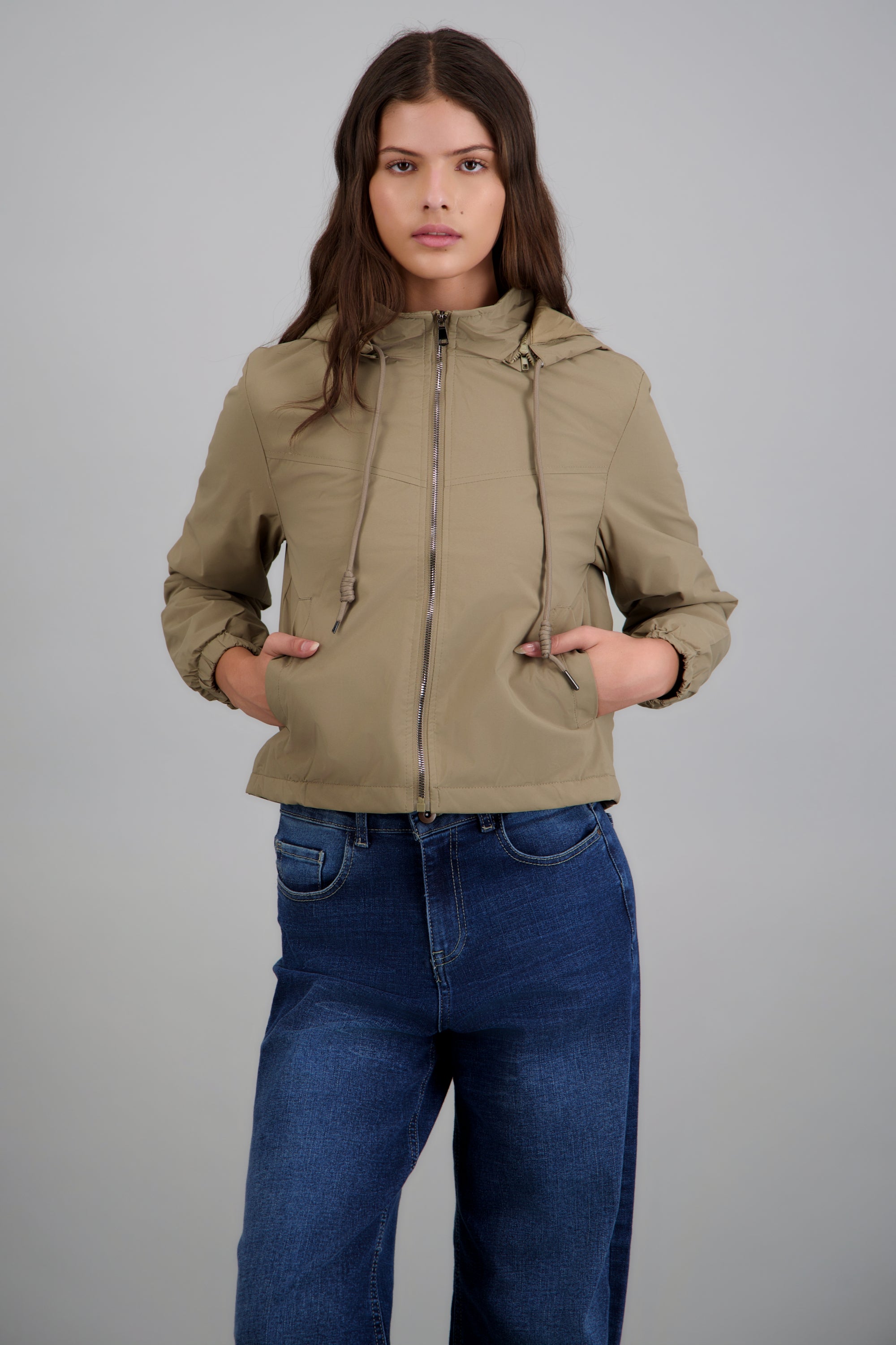 Chamarra corta impermeable capucha CAFE