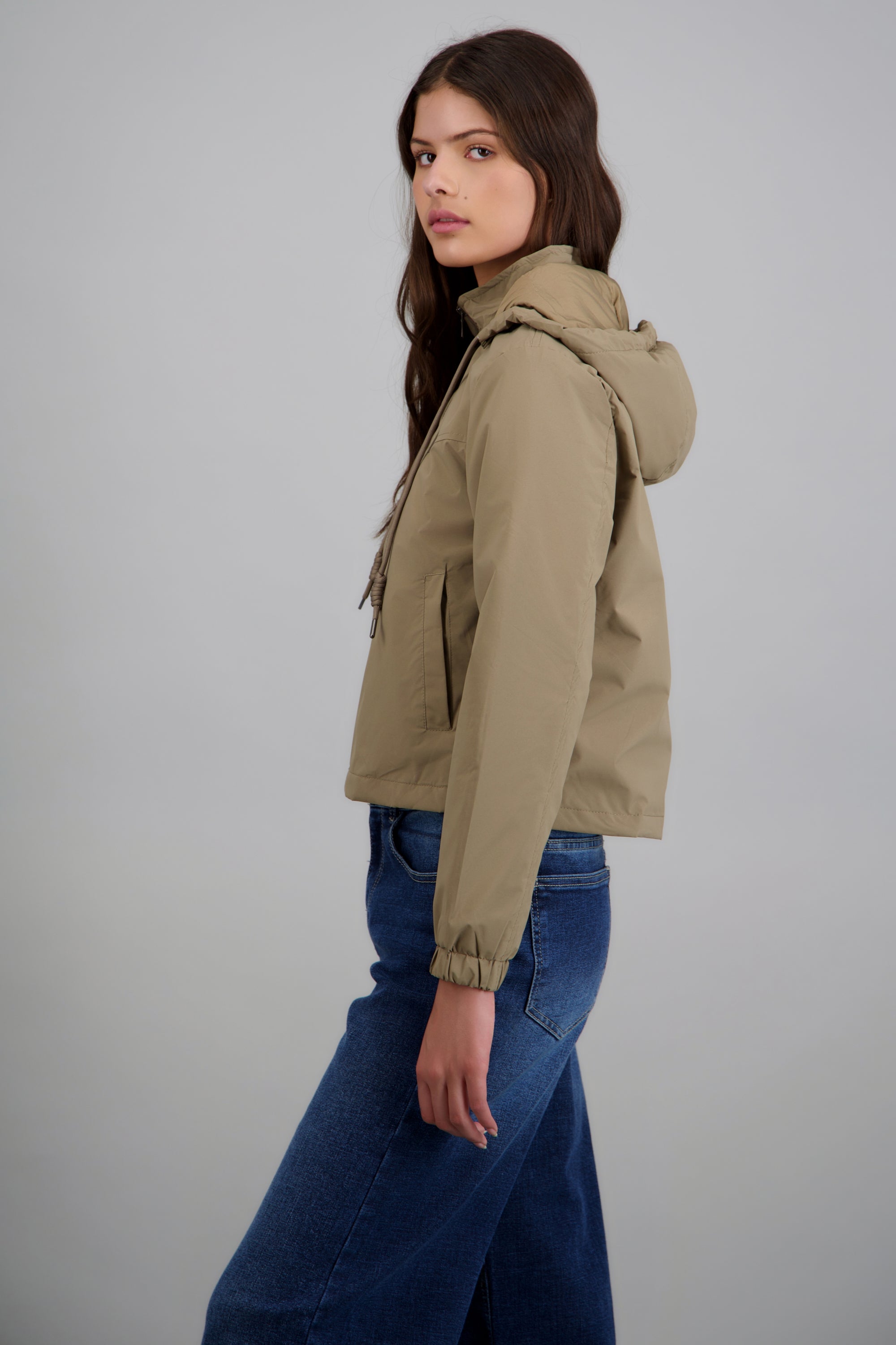 Chamarra corta impermeable capucha CAFE