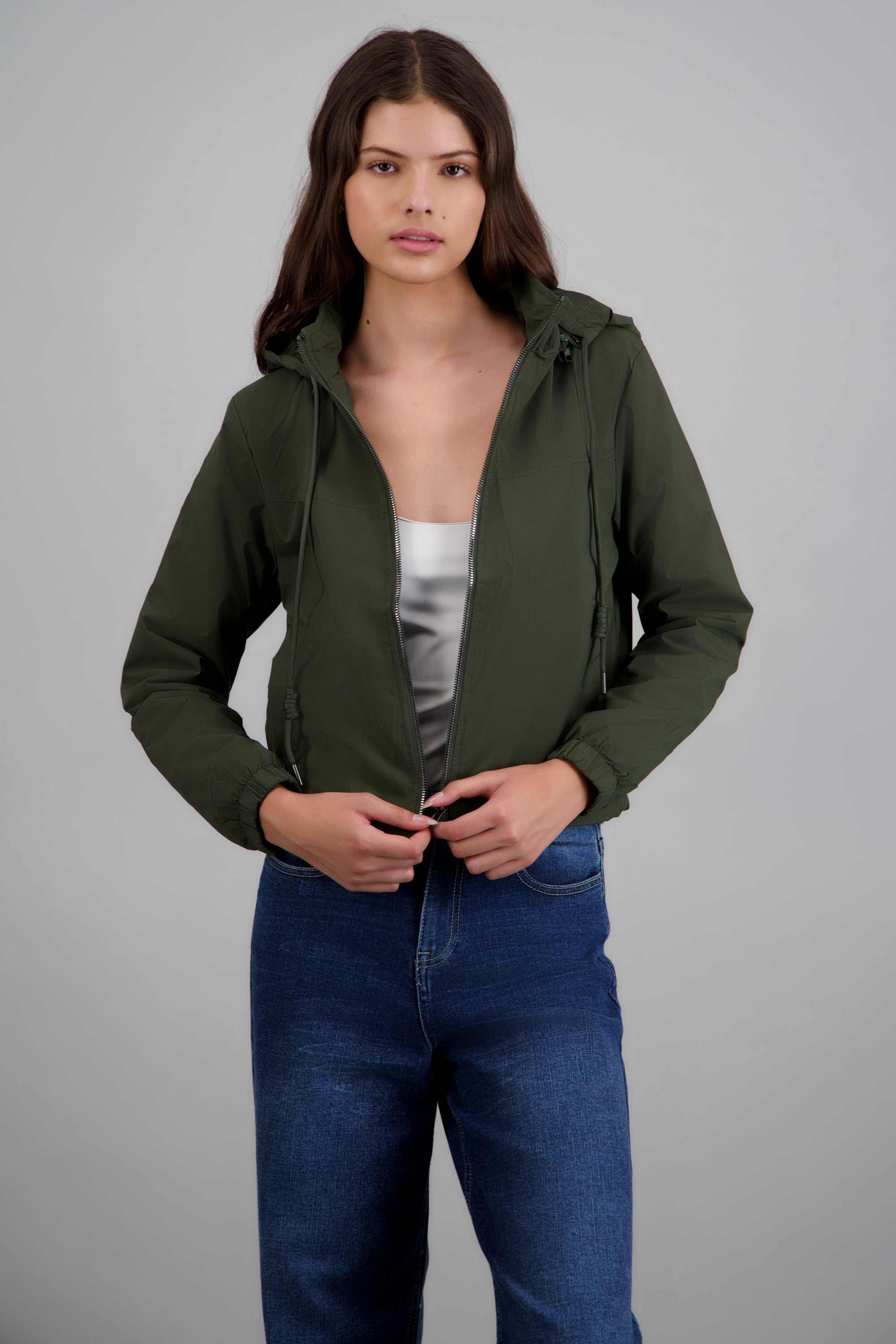 Chamarra corta impermeable capucha OLIVO