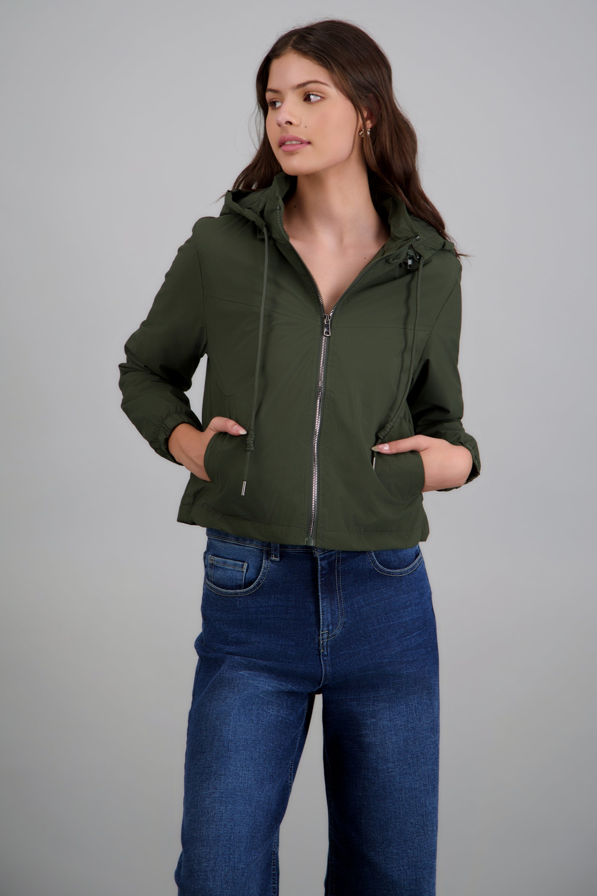 Chamarra corta impermeable capucha OLIVO