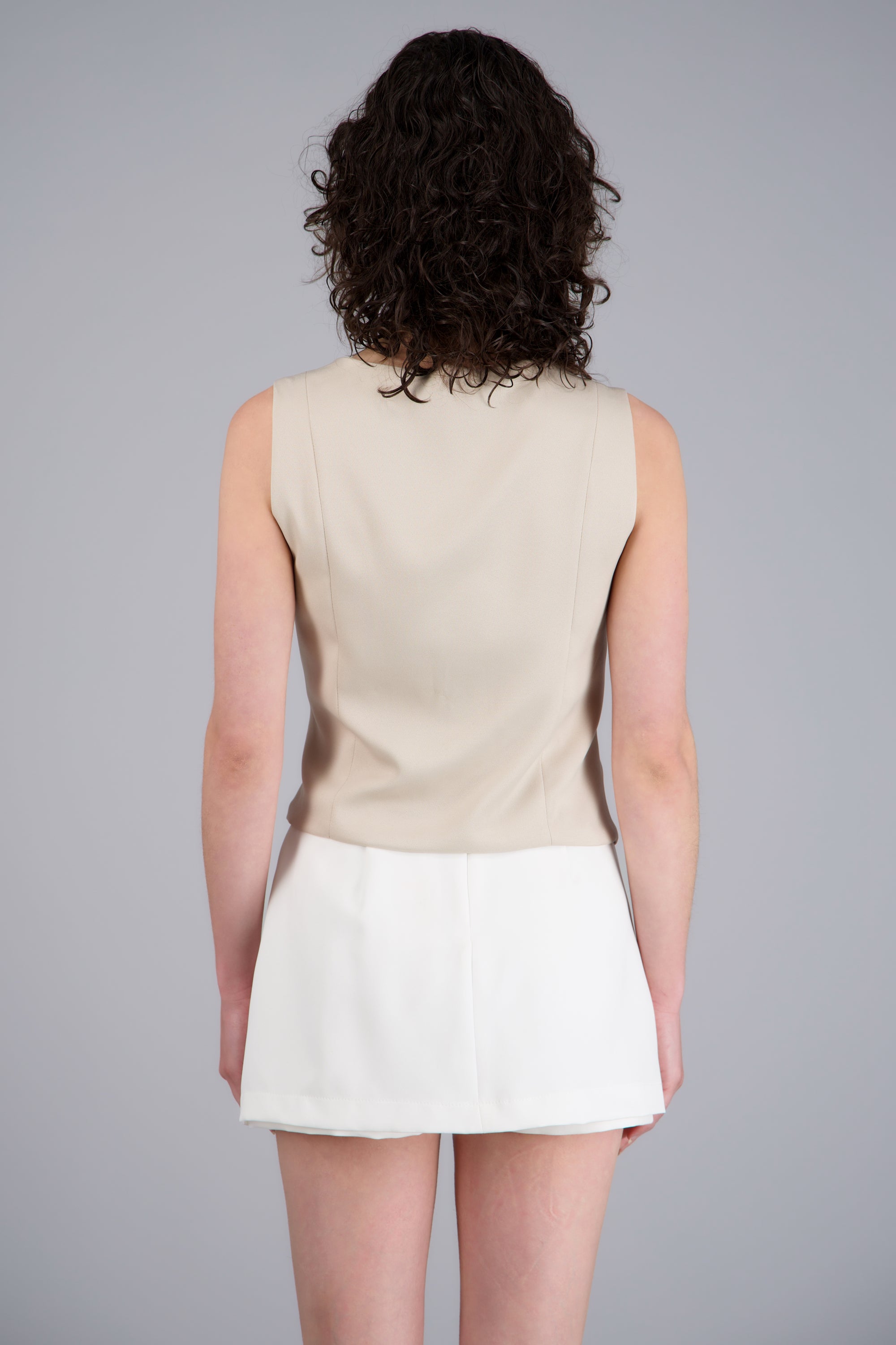 Chaleco sastreado asimetrico BEIGE