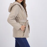 Abrigo soft capucha
