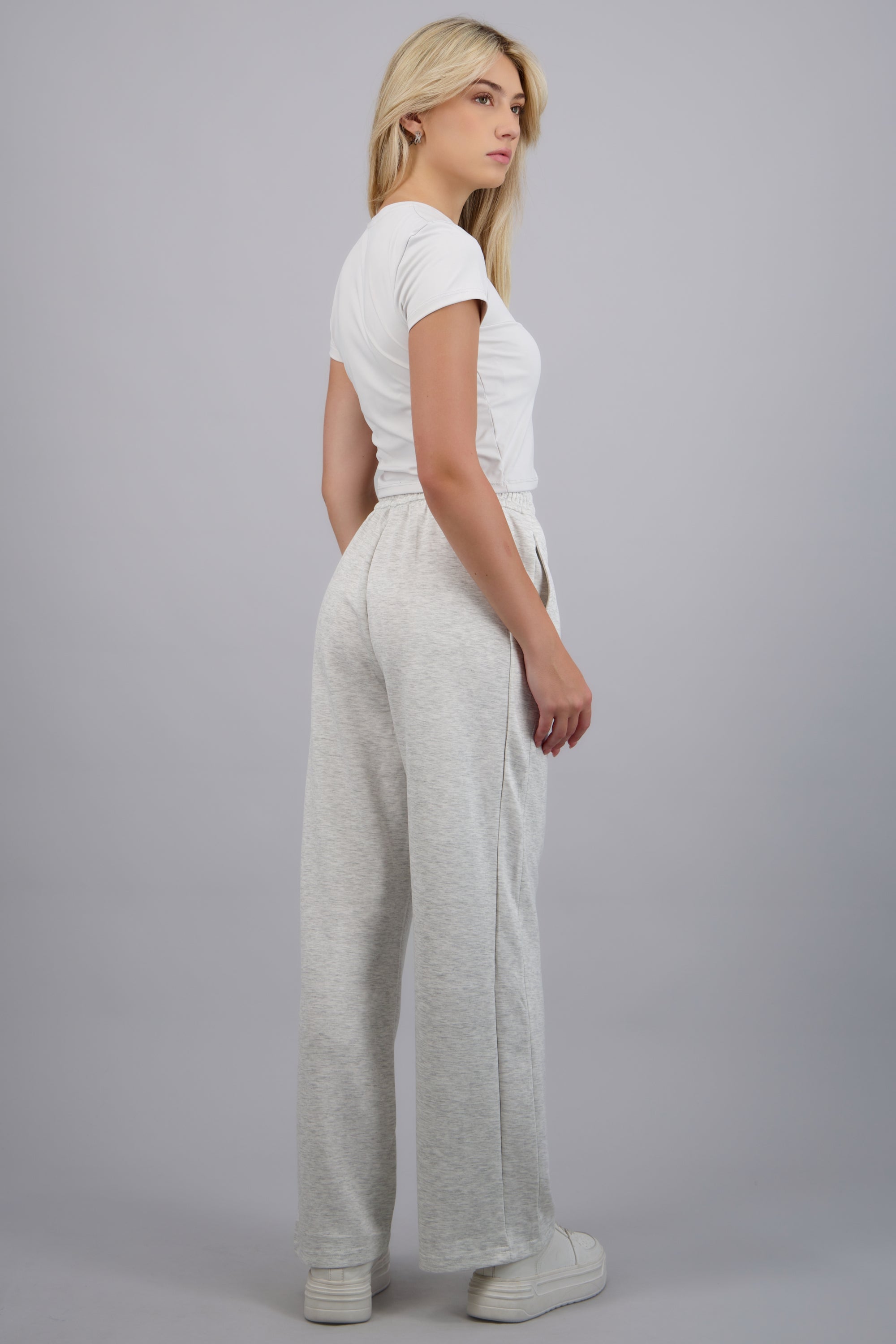 Pants lisos con bolsas GRIS CLARO
