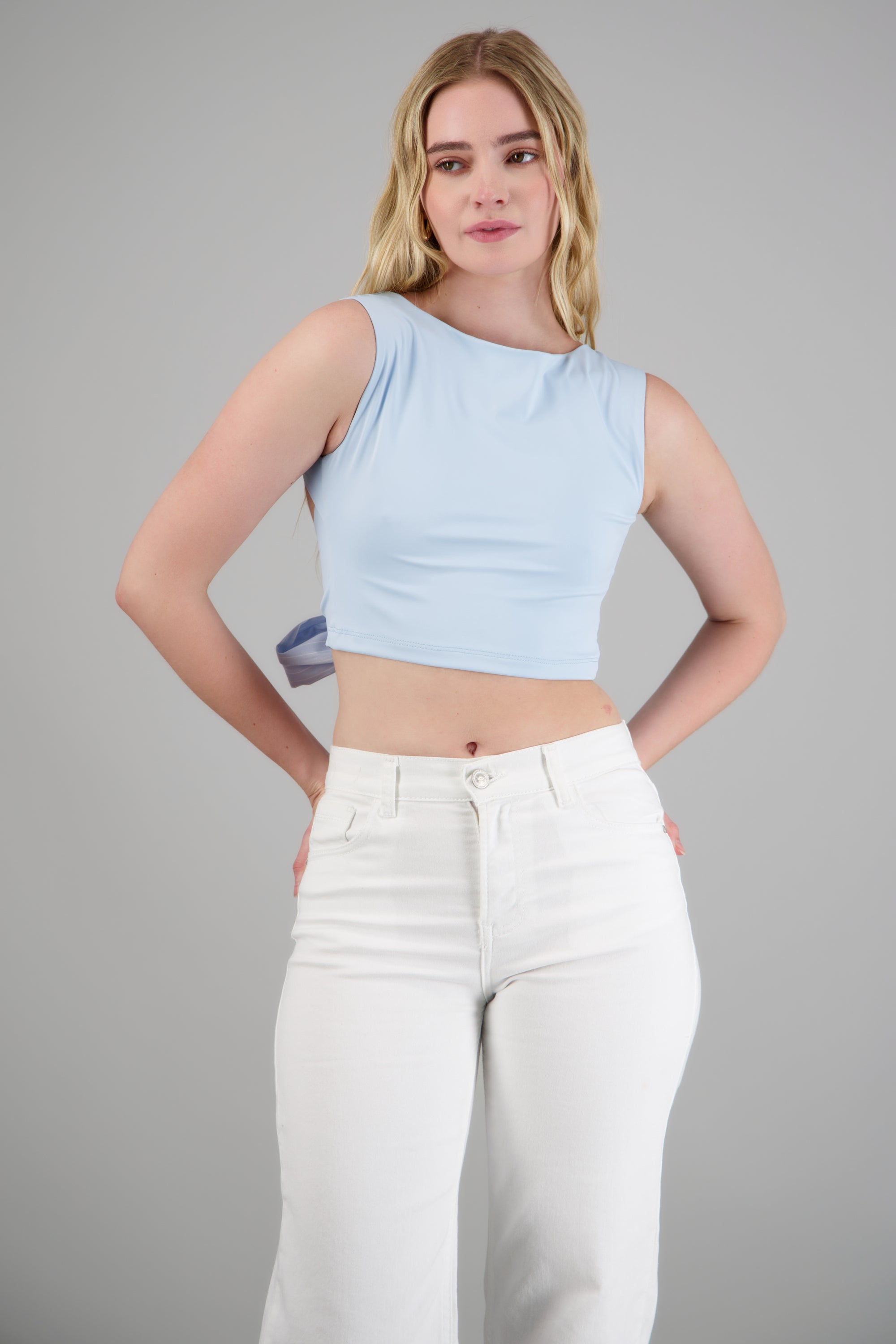 Top espalda descubierta detalle moño AZUL PASTEL