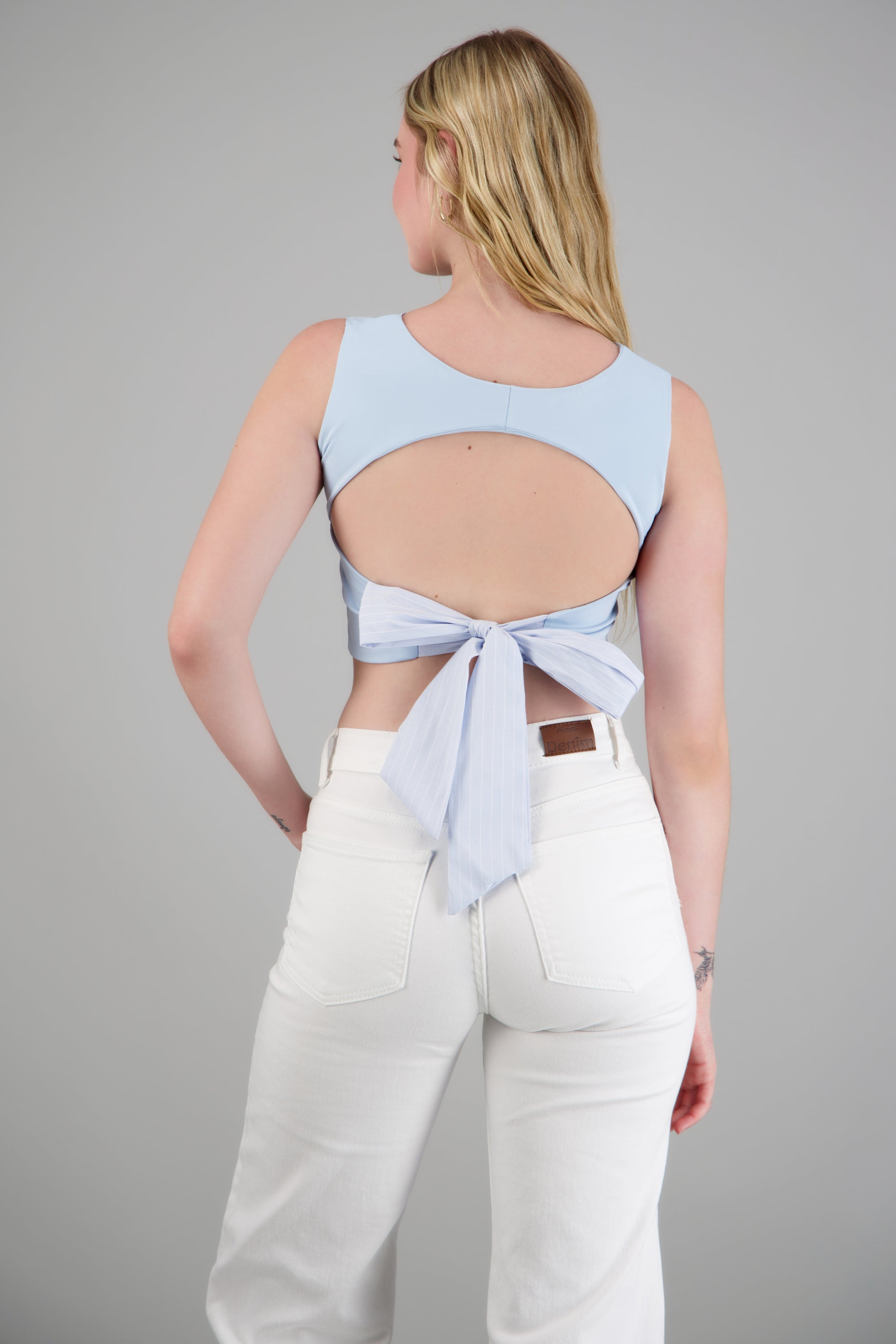 Top espalda descubierta detalle moño AZUL PASTEL