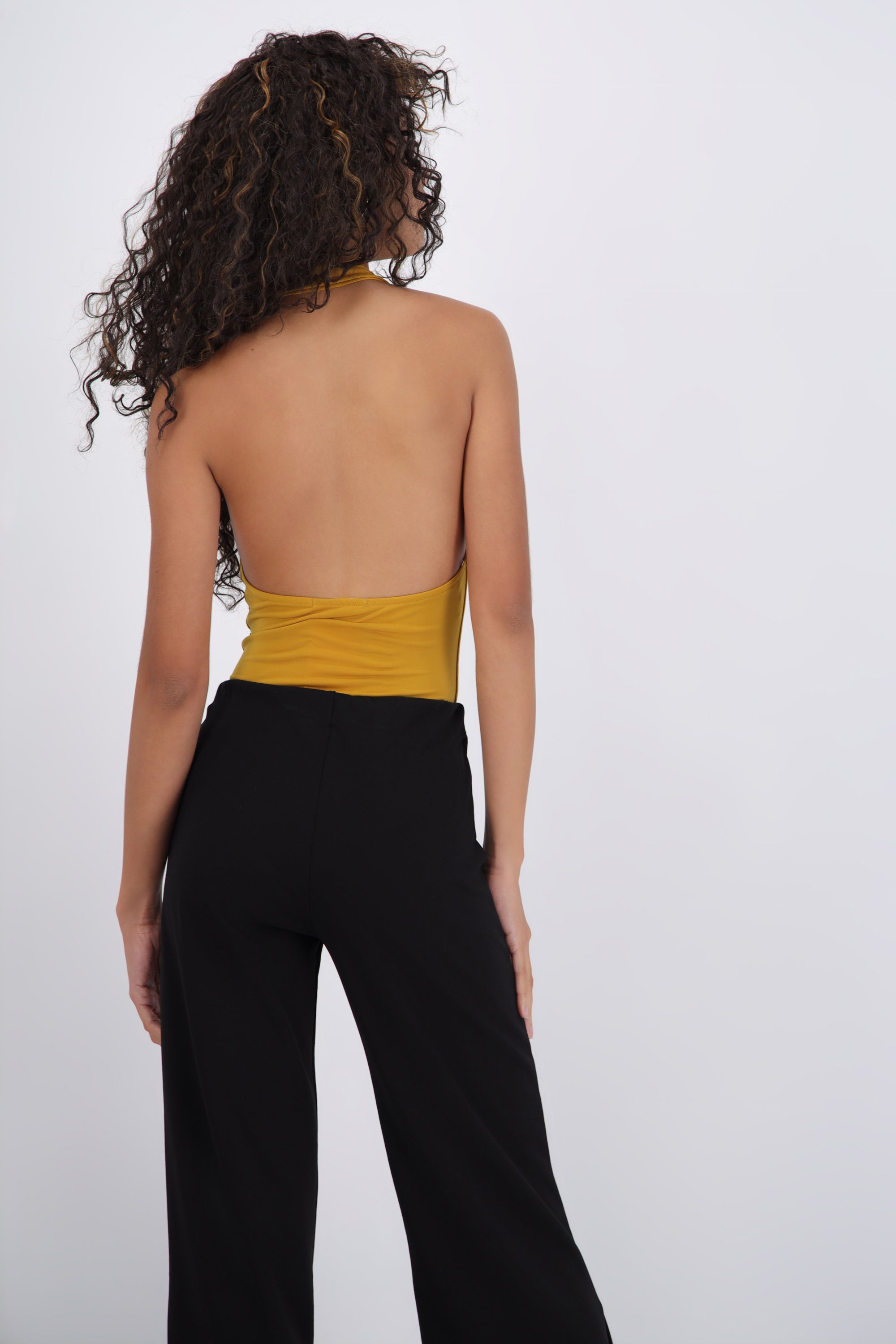 Bodysuit halter escote cascada drapeado