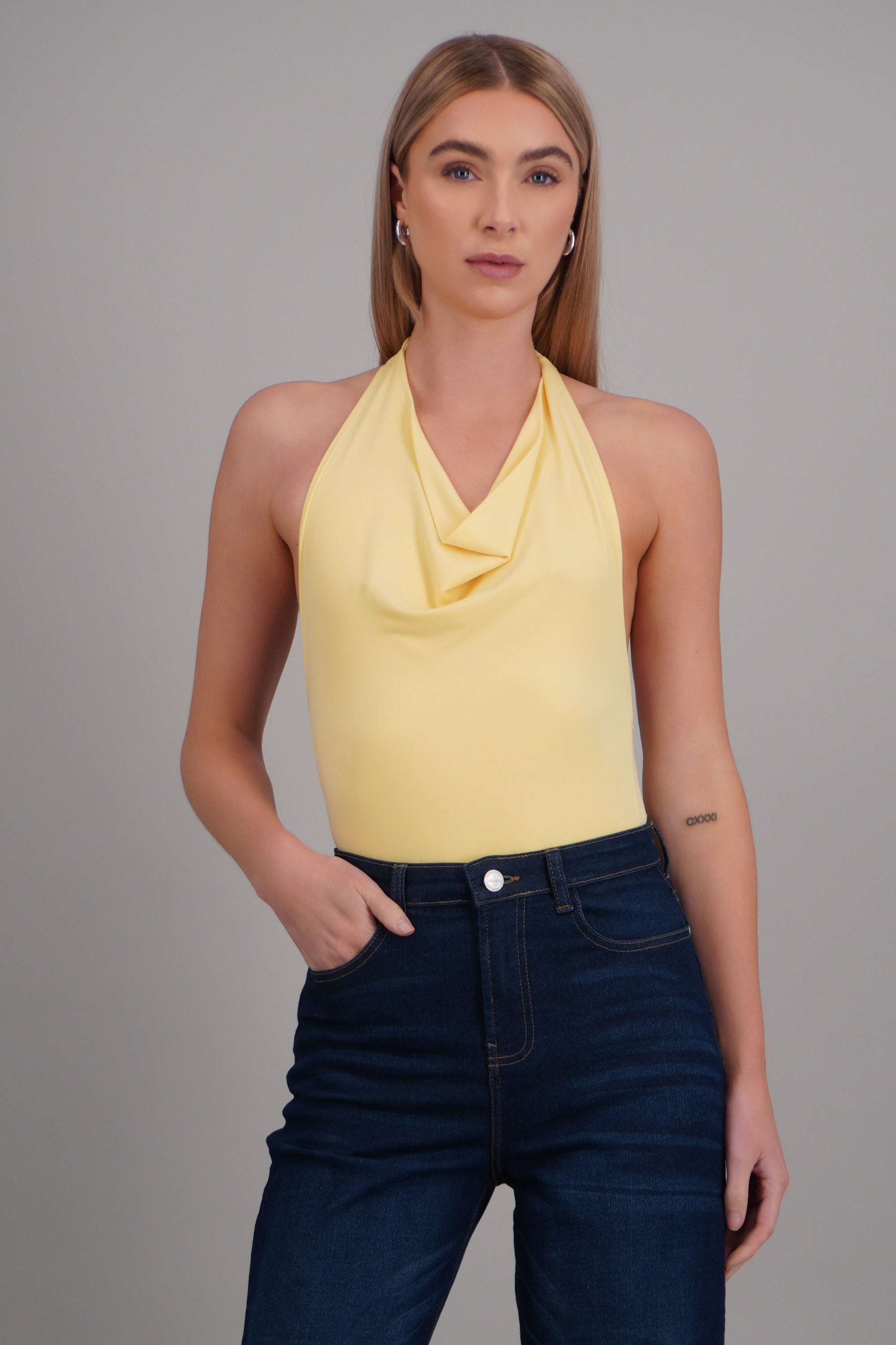 Bodysuit halter escote cascada drapeado AMARILLO PASTEL