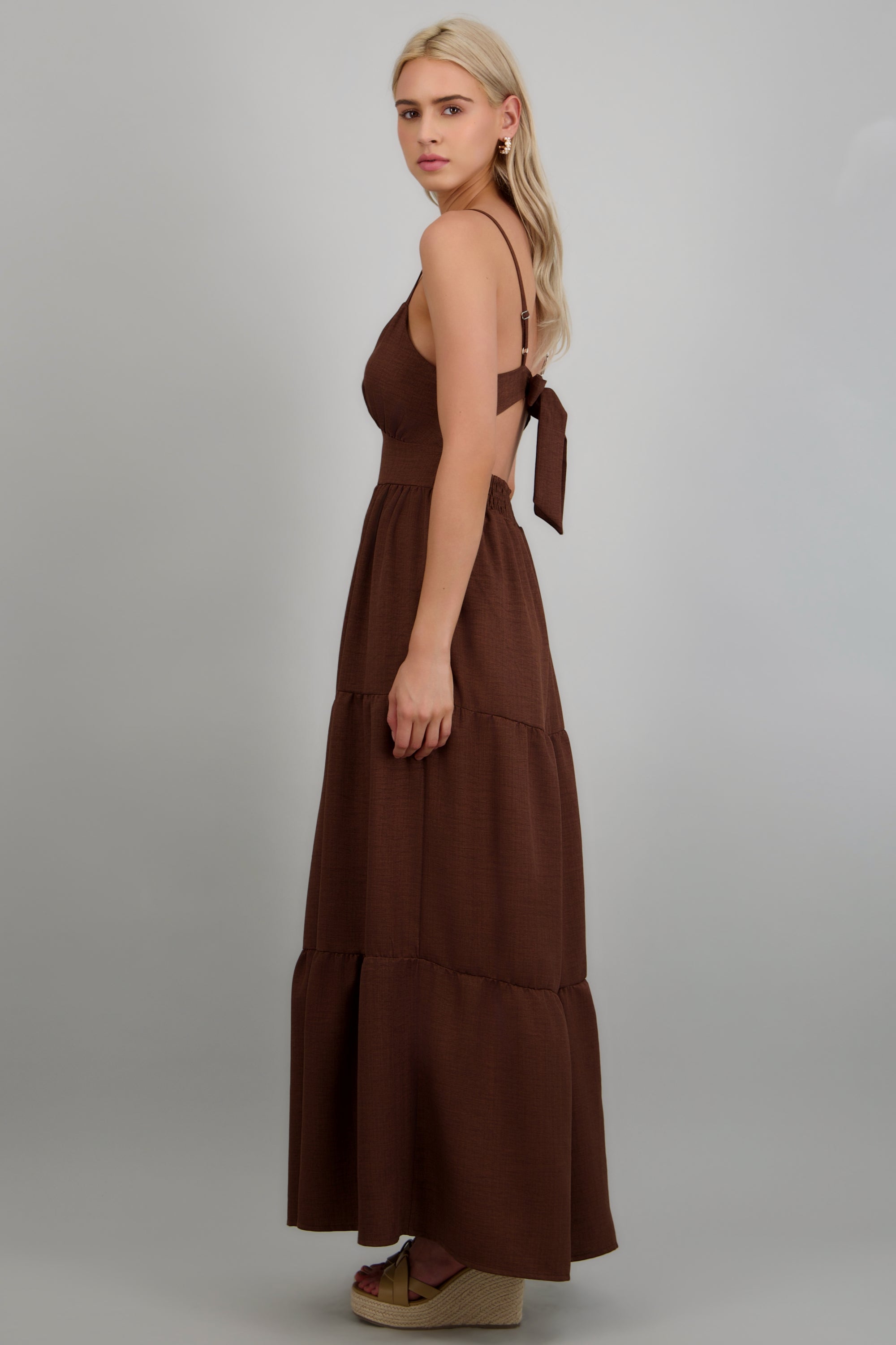 Vestido maxi detalle espalda CHOCOLATE
