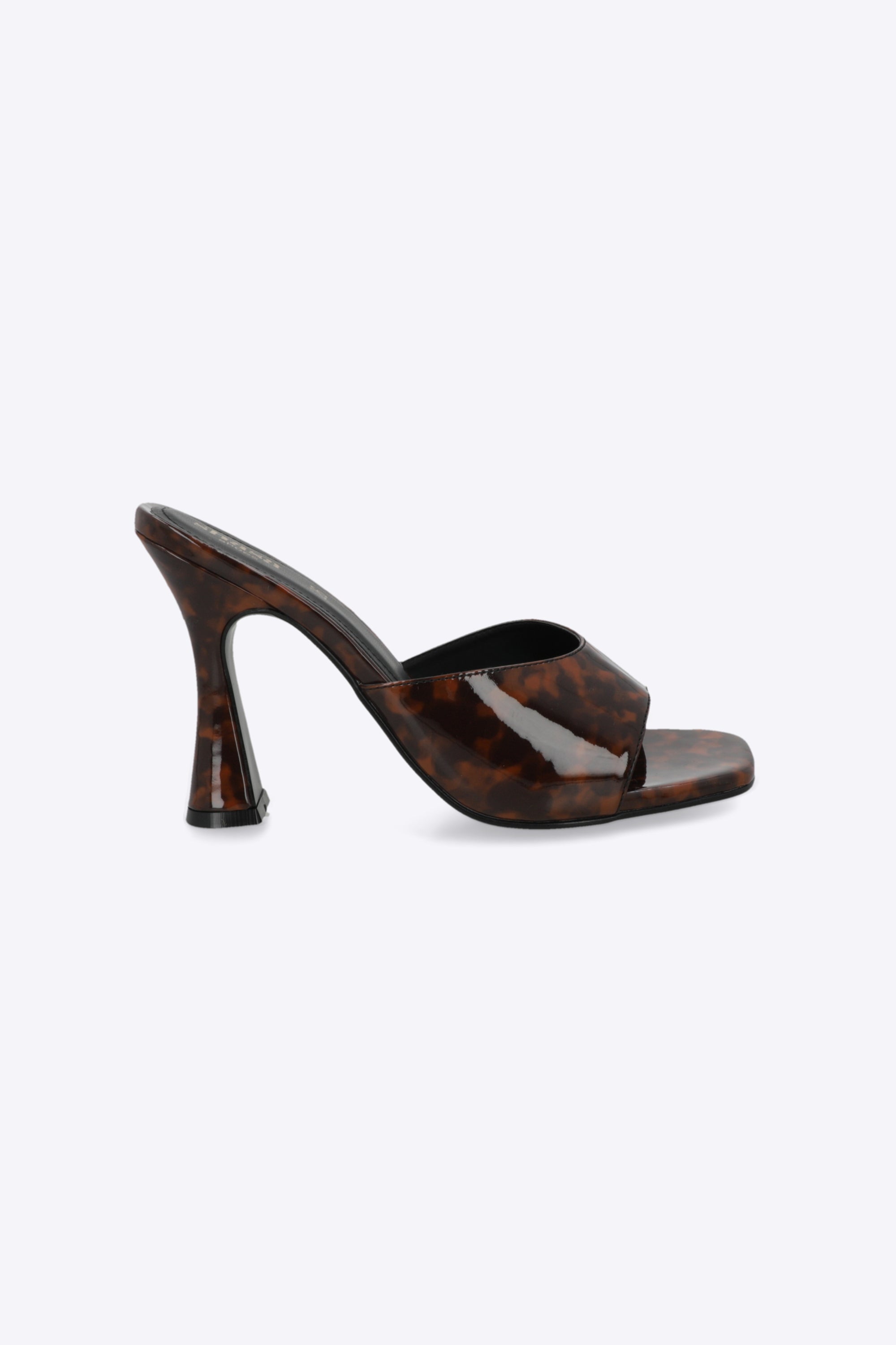 Tacon peep toe charol