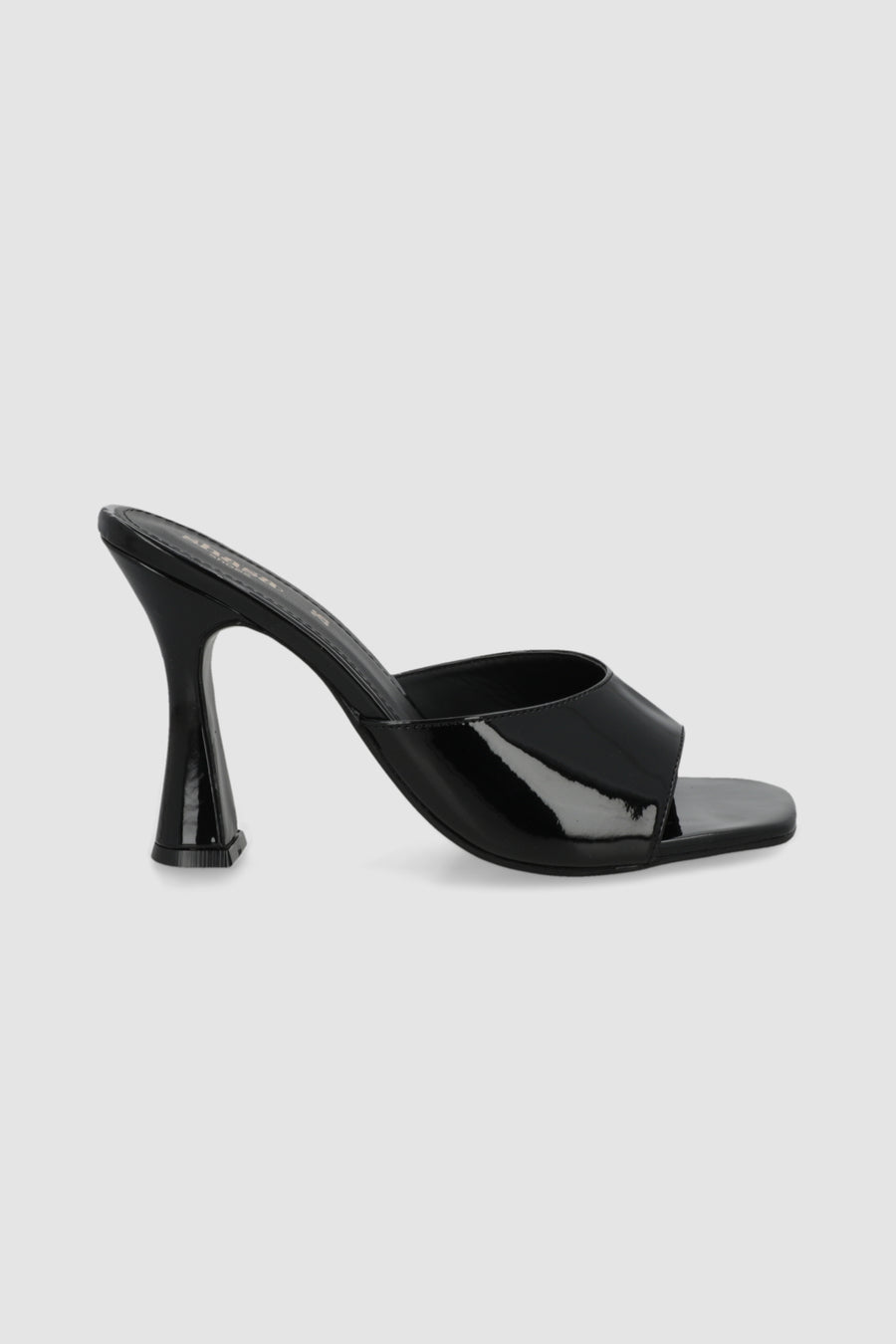 Tacon peep toe charol
