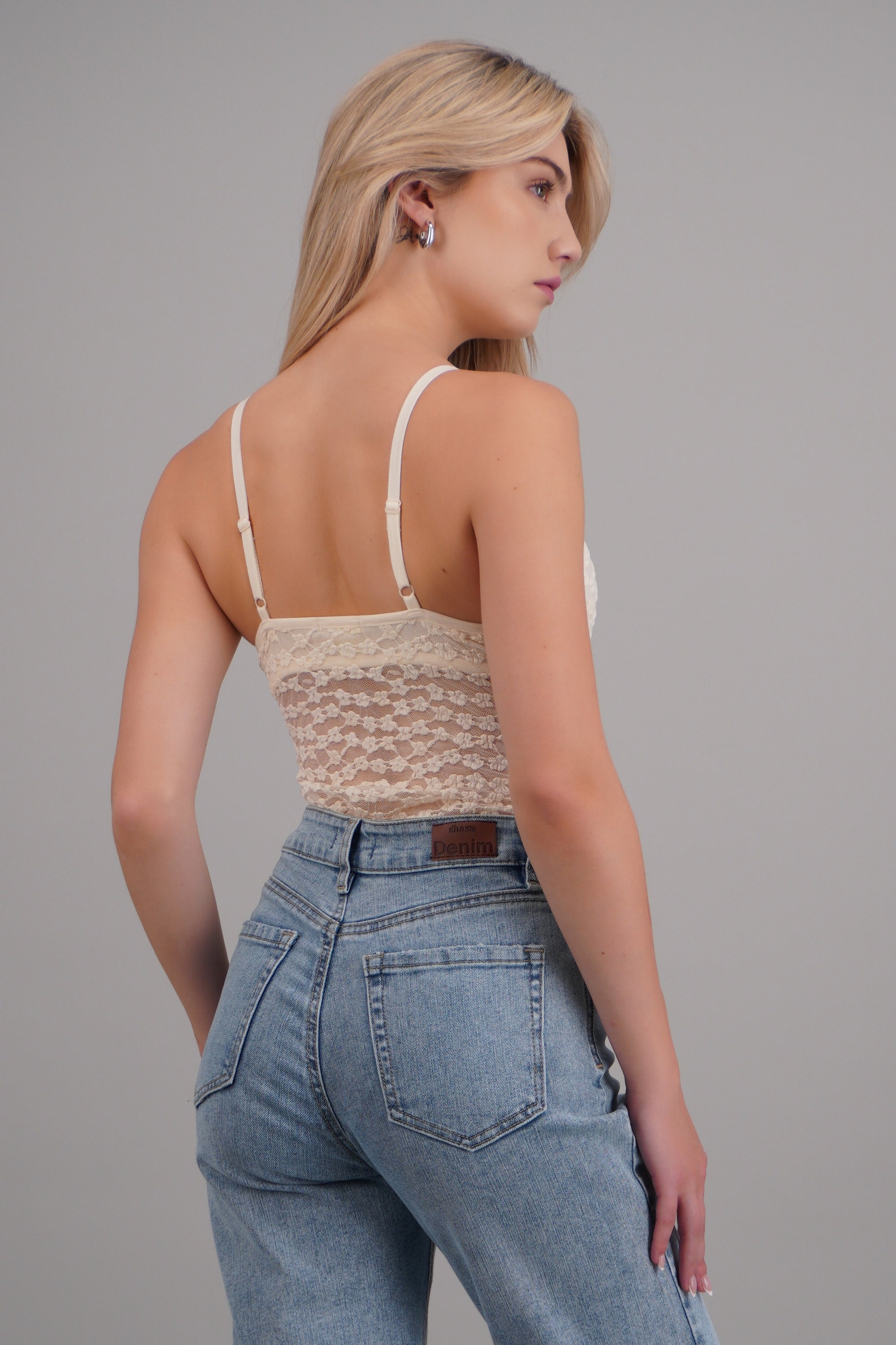 Top tirantes encaje con copas CREMA