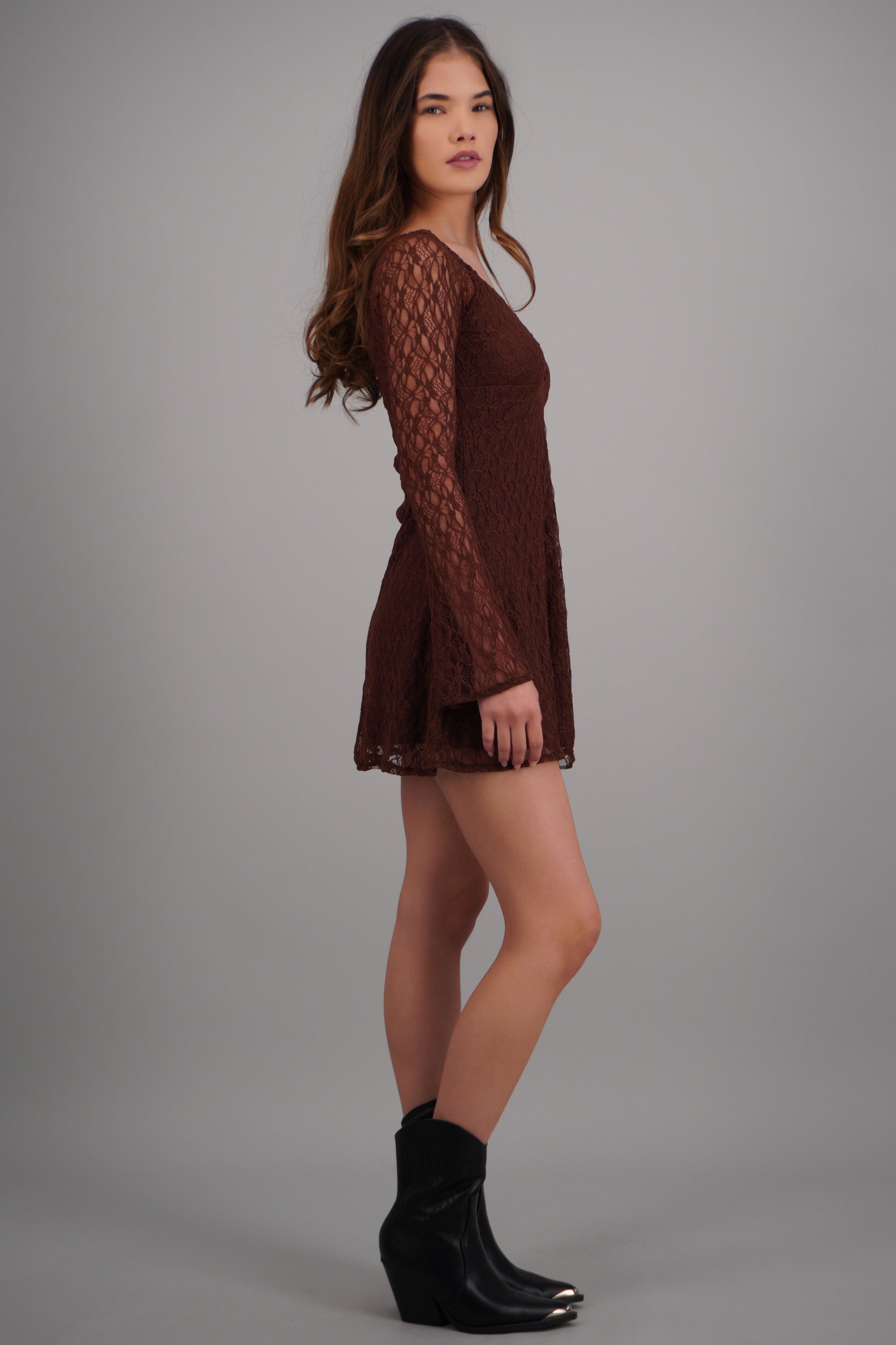 Vestido corto manga larga encaje CHOCOLATE