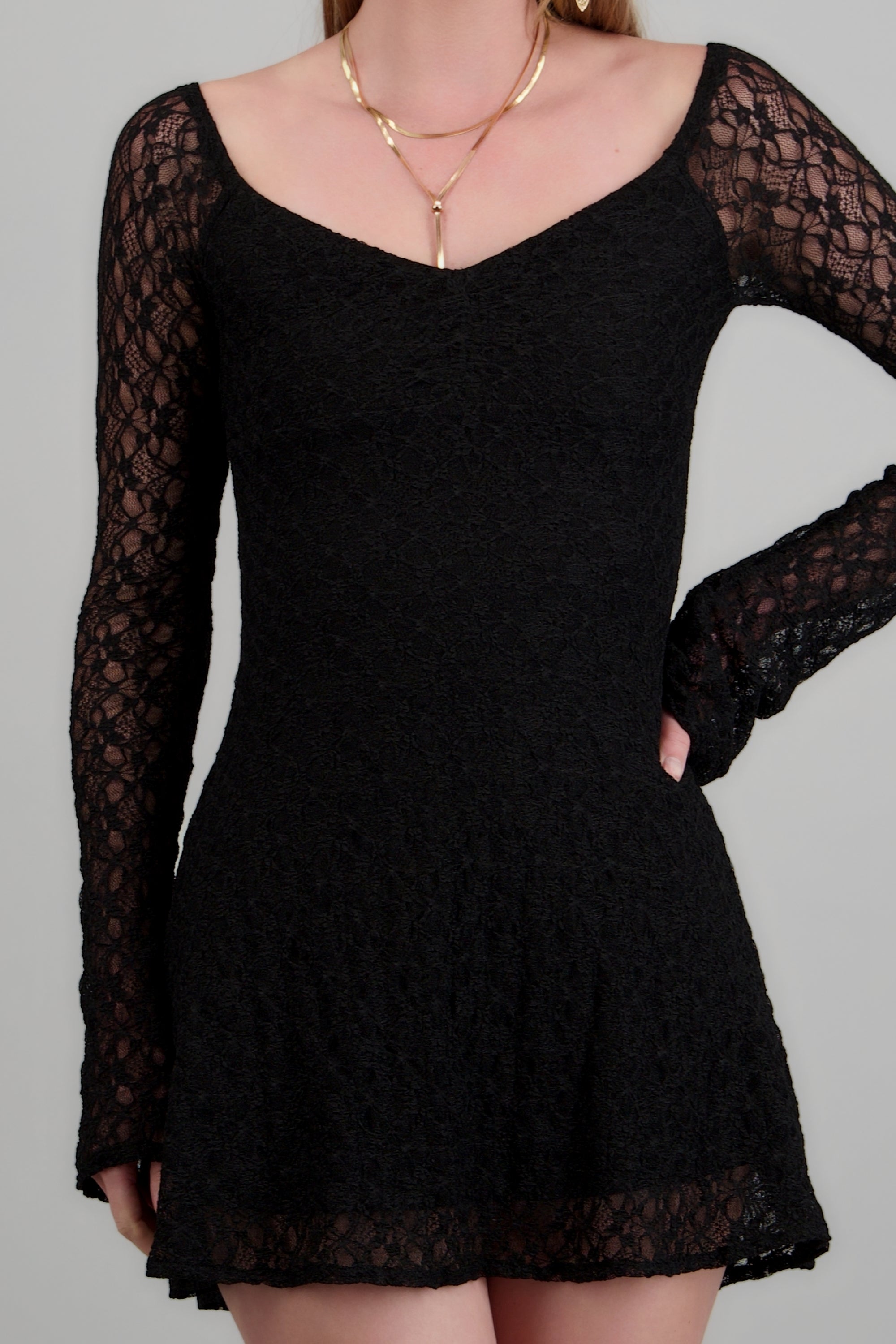 Vestido corto manga larga encaje NEGRO