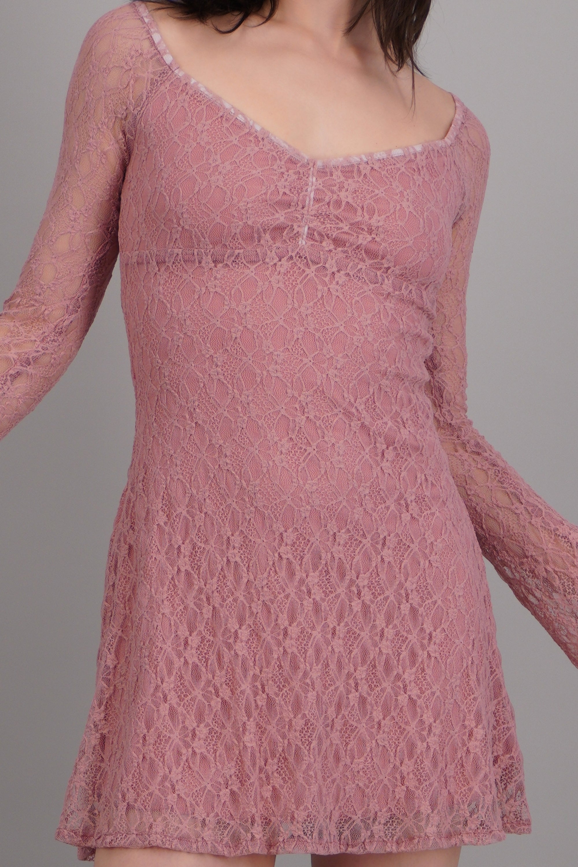 Vestido corto manga larga encaje ROSA PASTEL