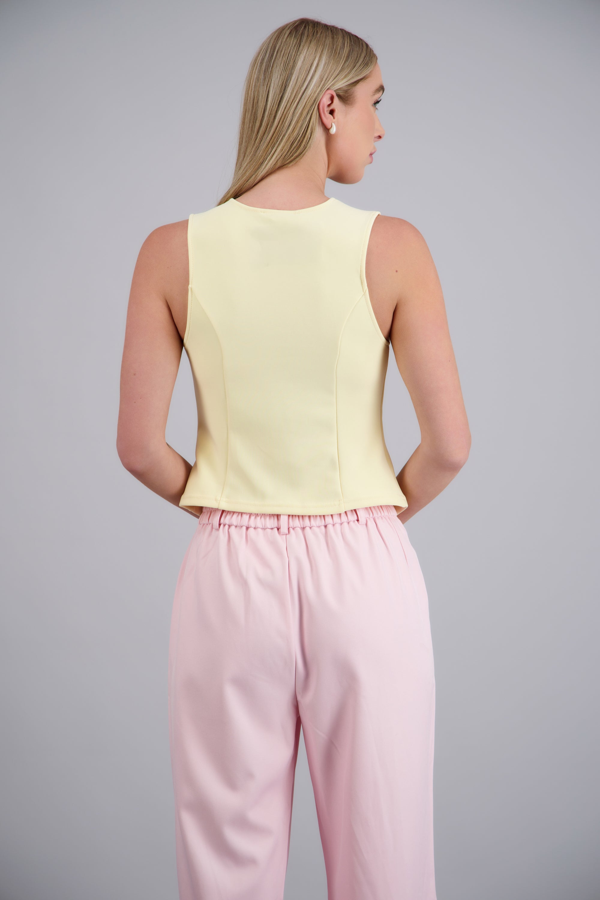 Top detalle flor botones AMARILLO PASTEL