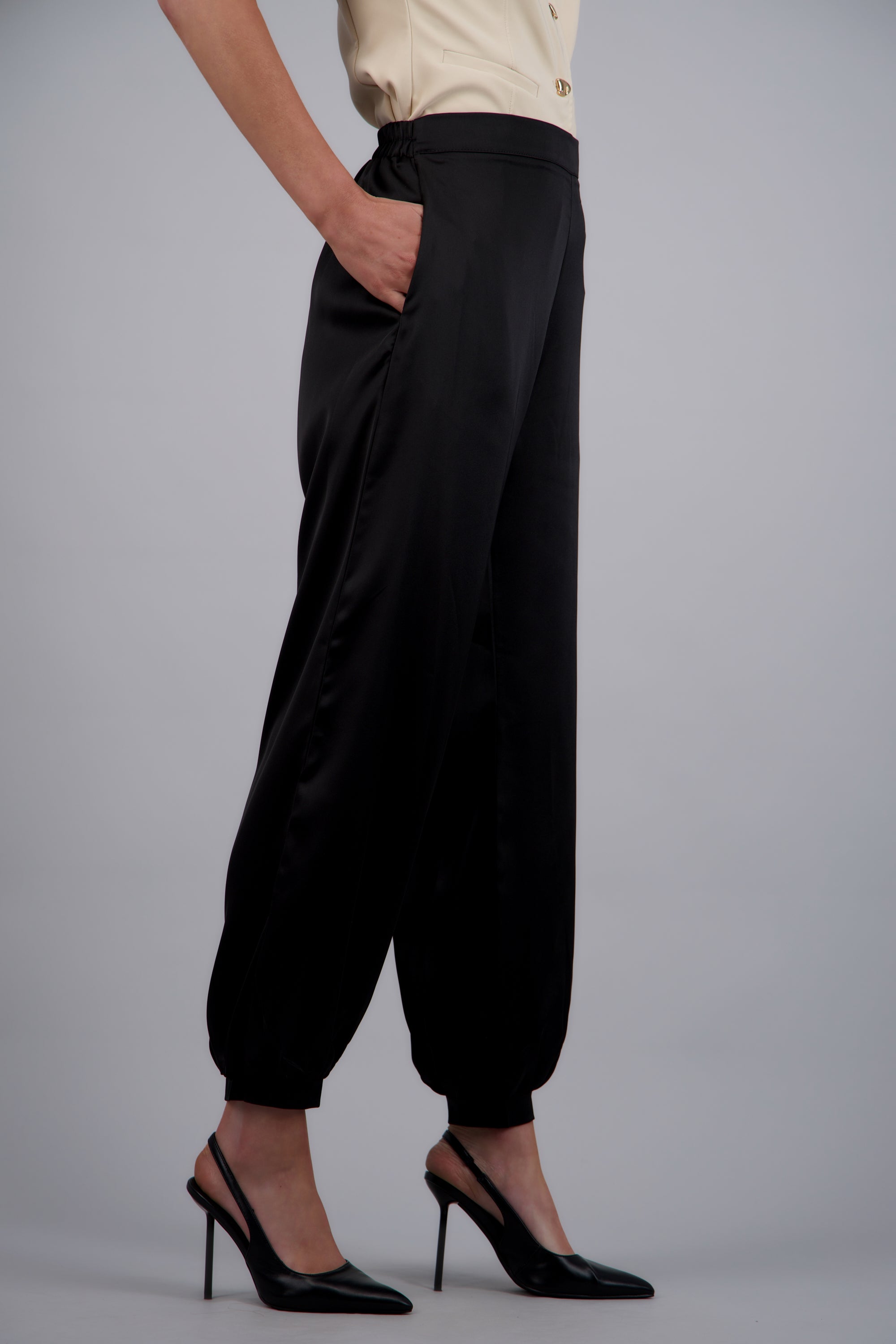 Pantalón balloon satinado NEGRO