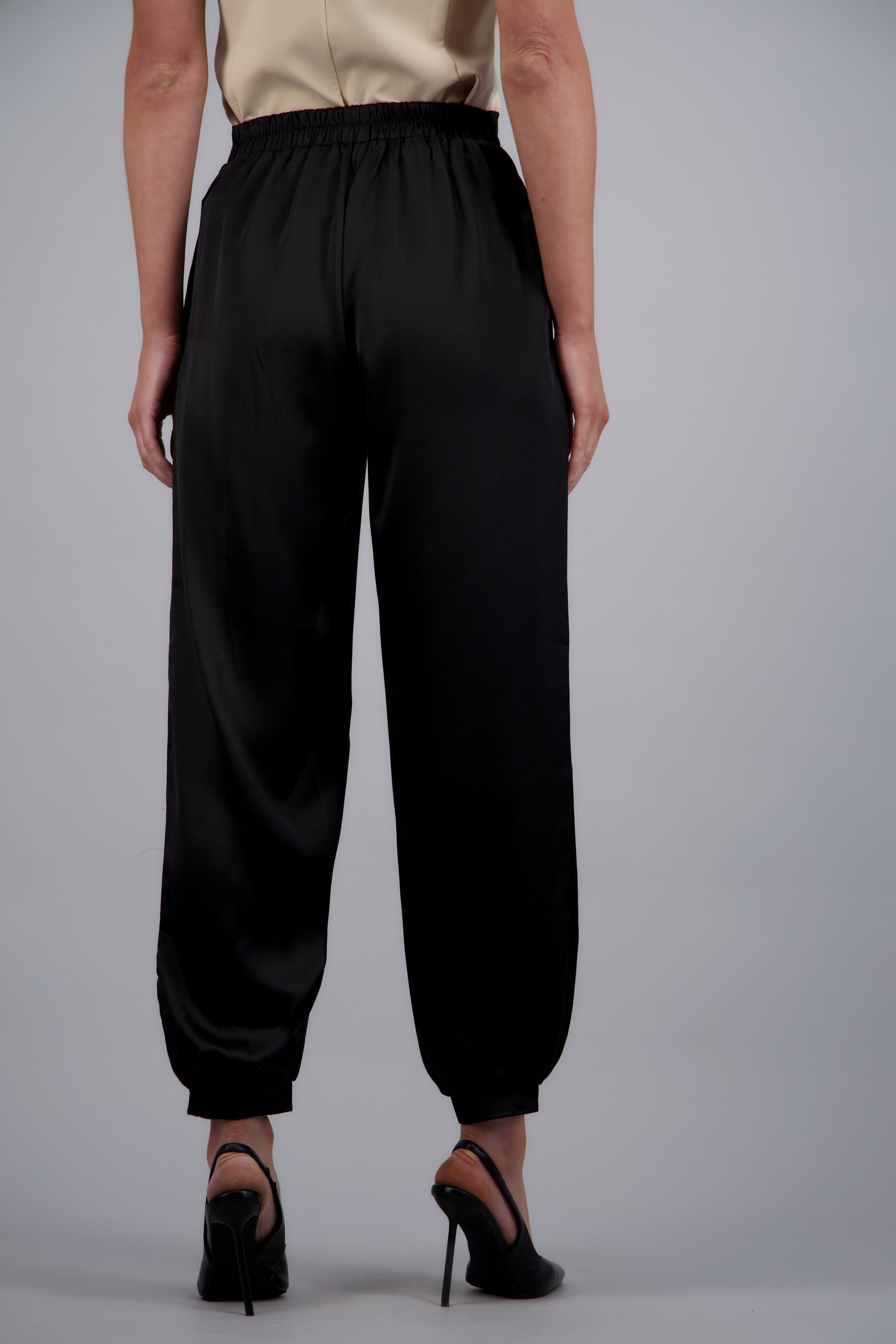 Pantalón balloon satinado NEGRO