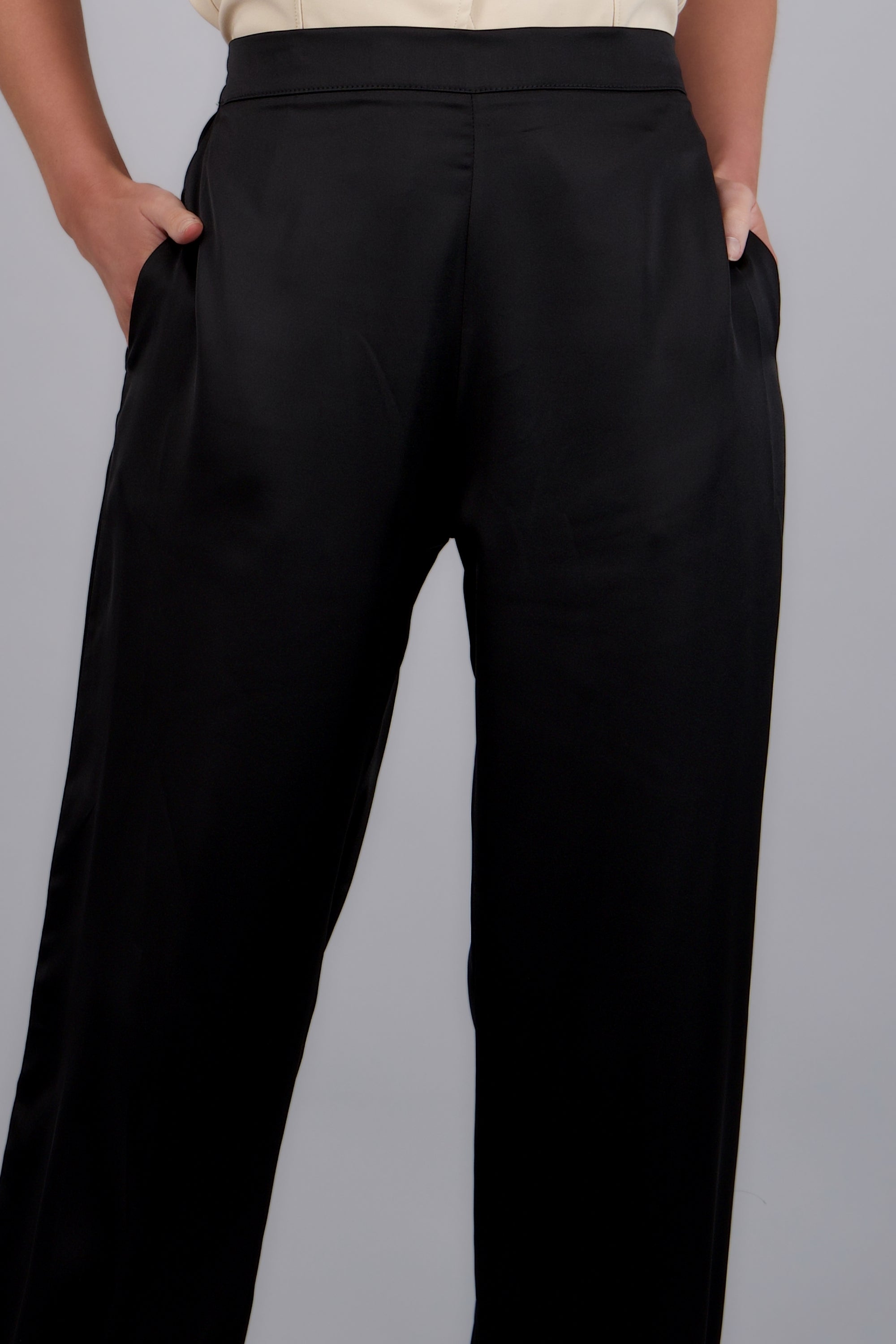 Pantalón balloon satinado NEGRO