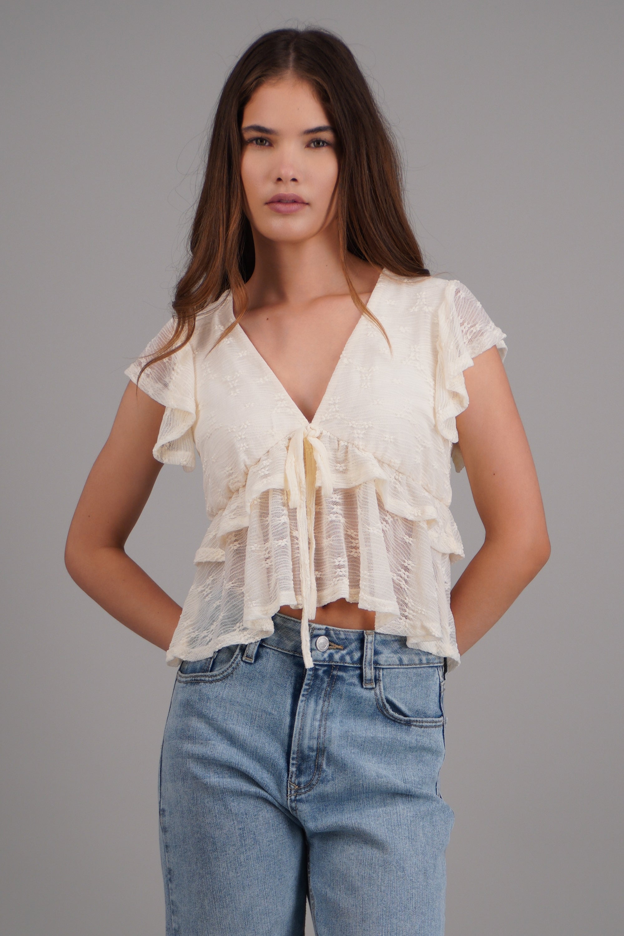 Blusa encaje con olanes CREMA