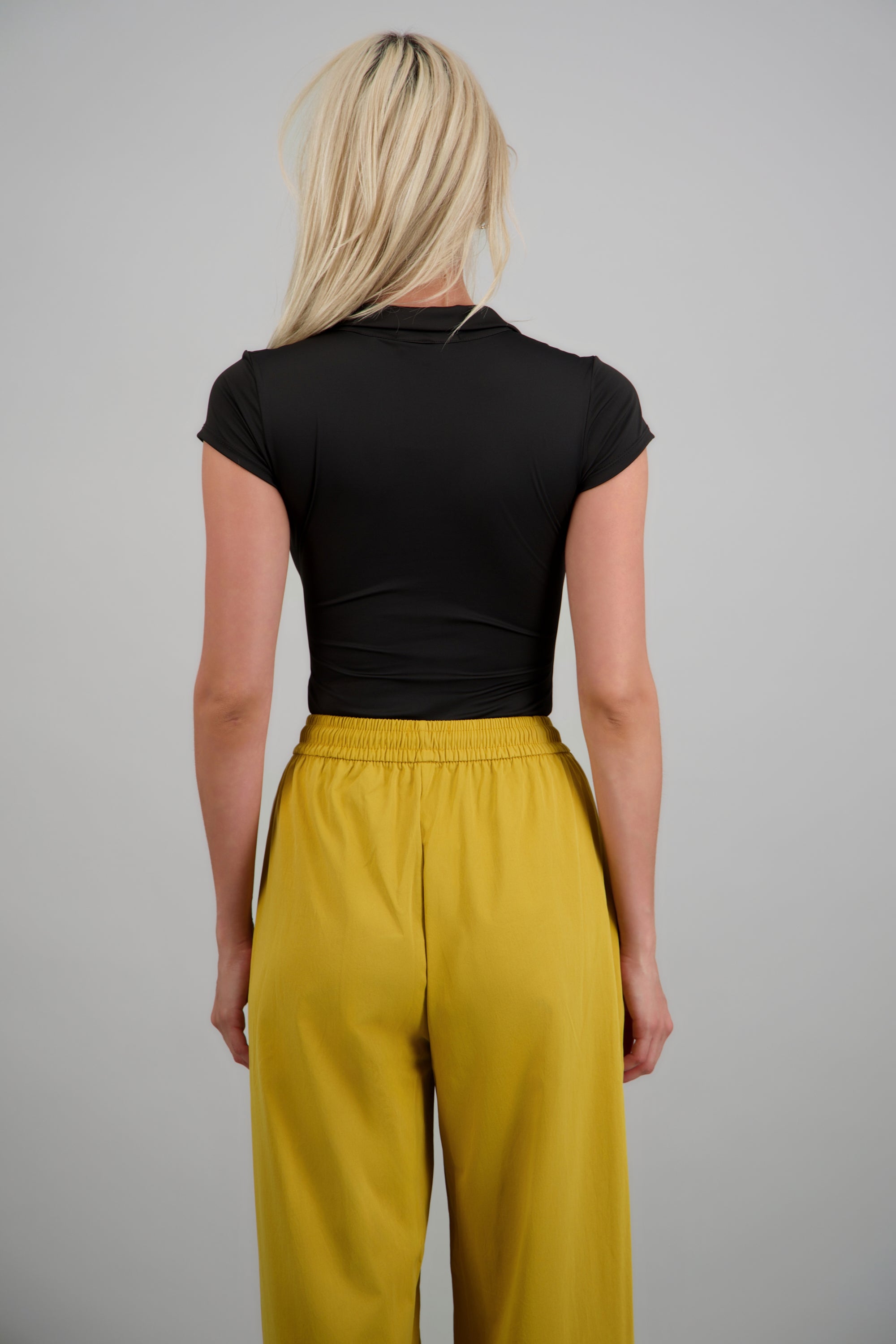 Body cuello polo manga corta NEGRO