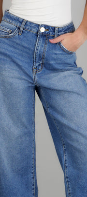 MEDIUM WASH