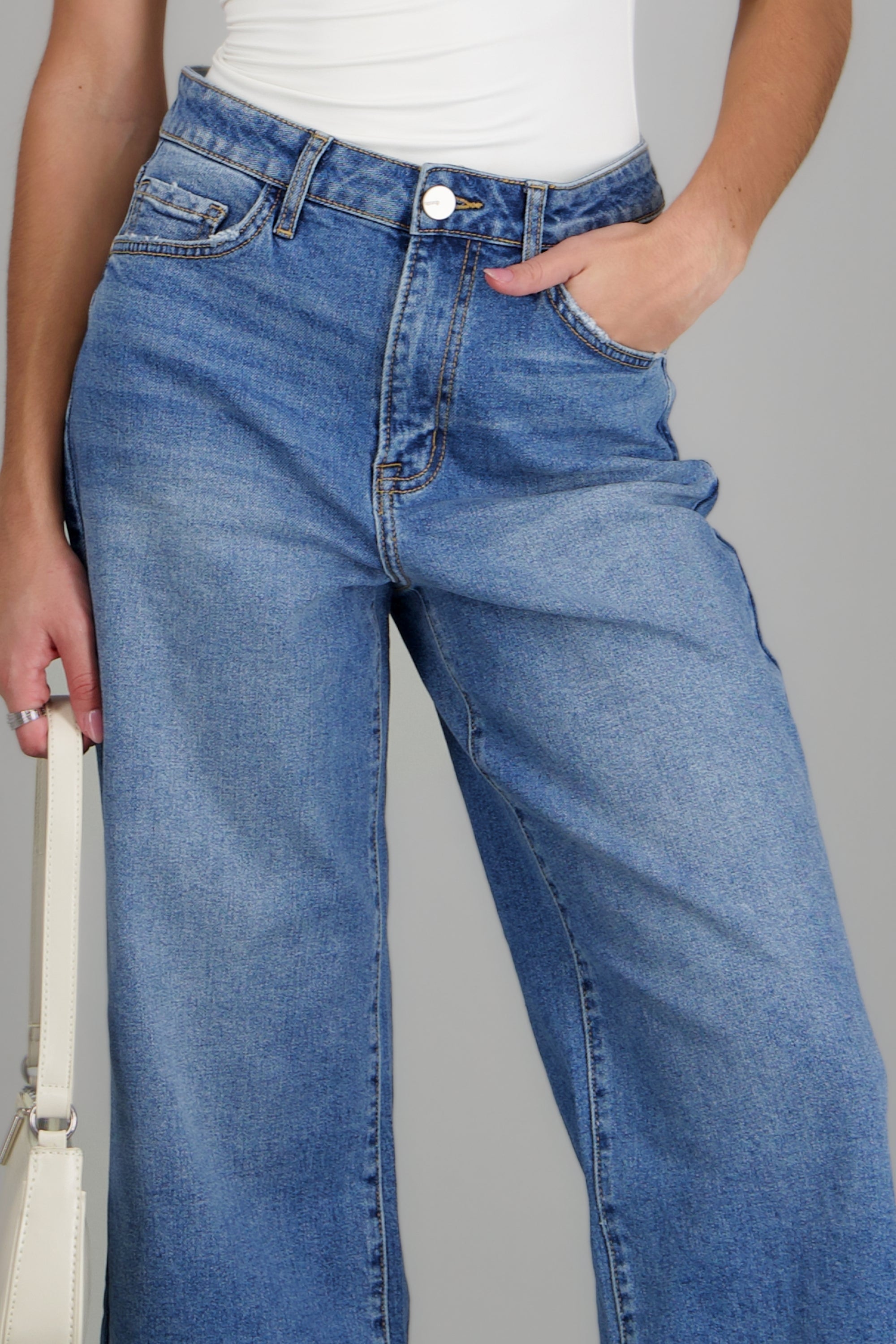 Jeans cropped básico MEDIUM WASH