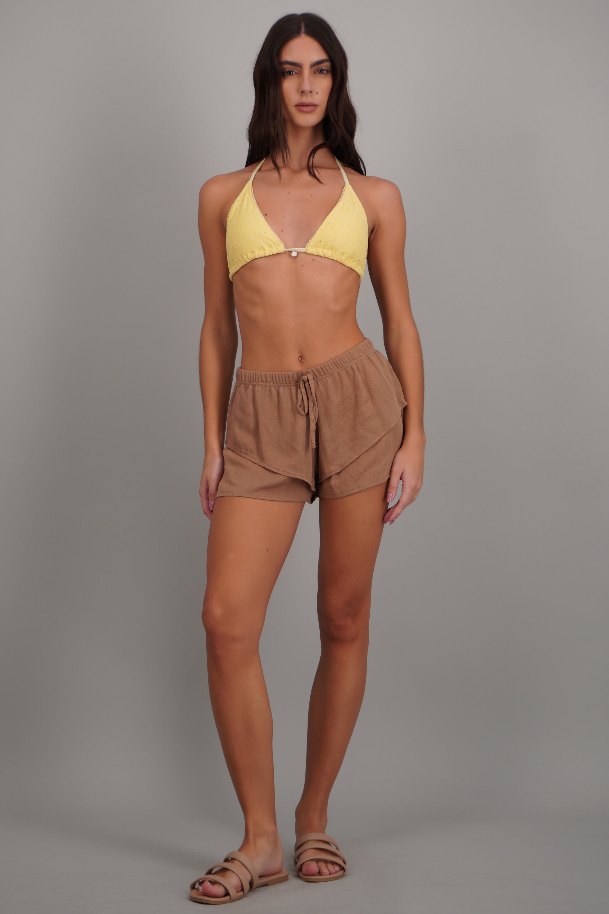 Short detalle olanes CAMELLO