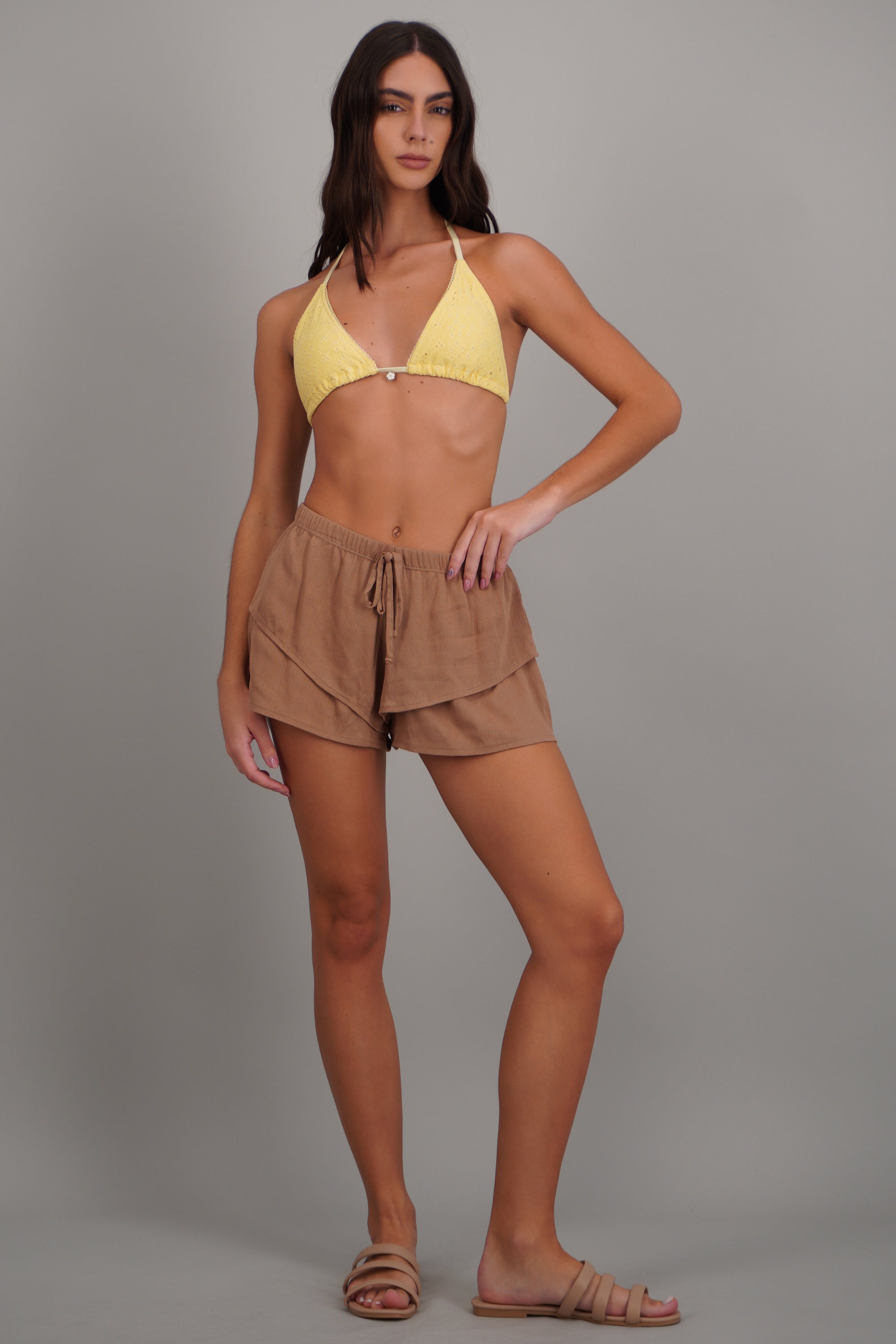 Short detalle olanes CAMELLO