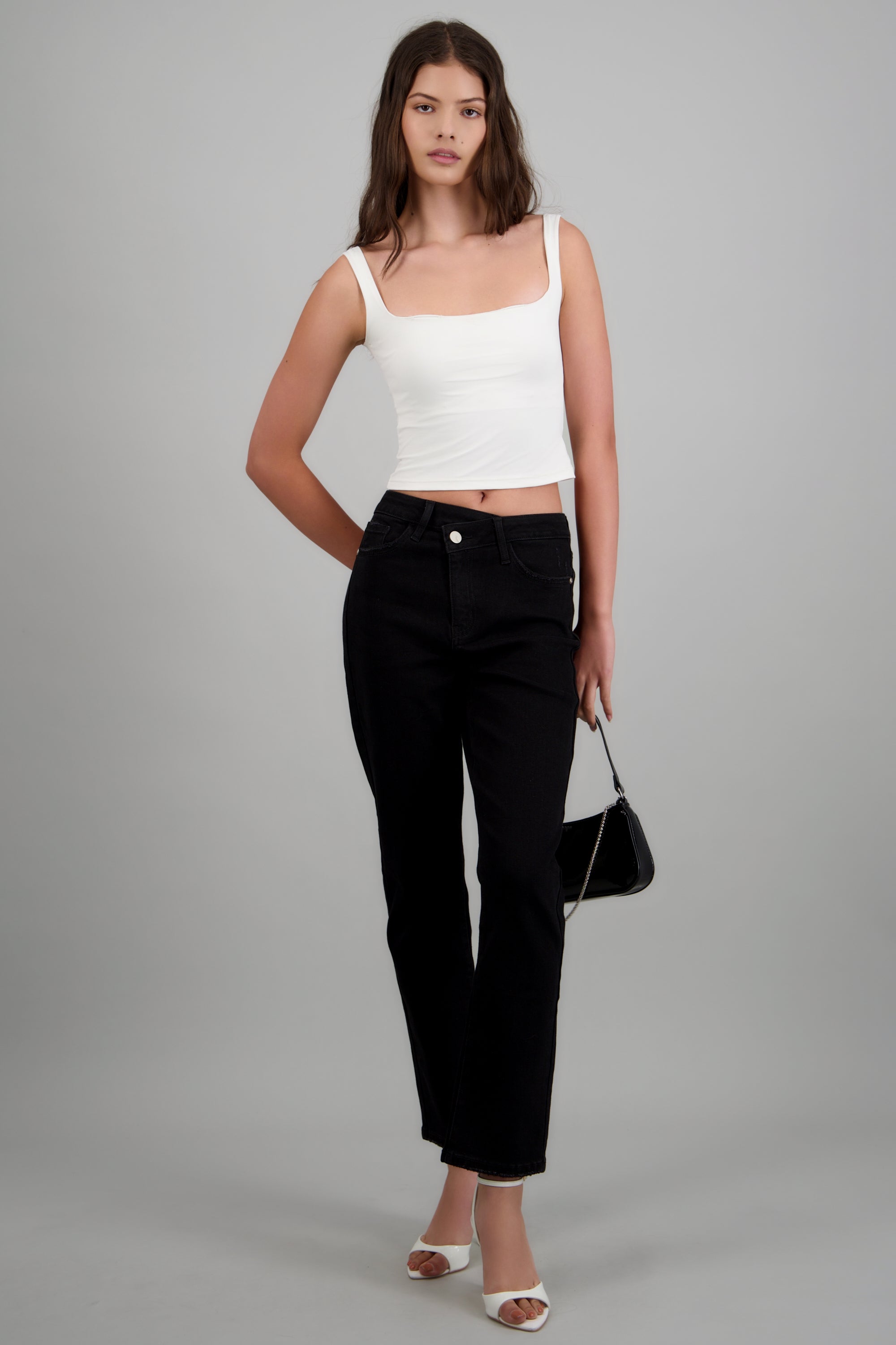 Straight jeans pretina cruzada NEGRO