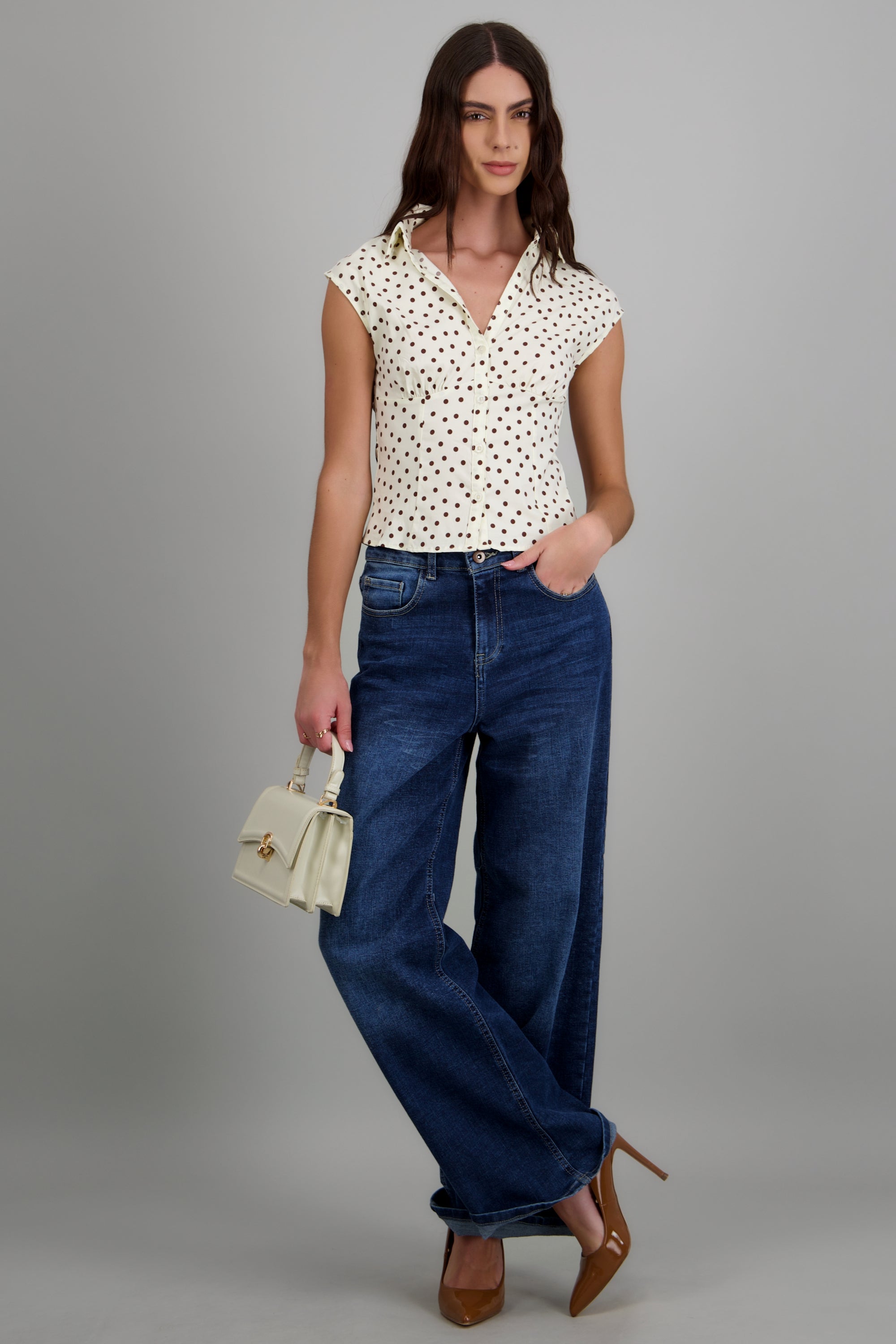 Top cuello camisero detalle polkas HUESO COMBO