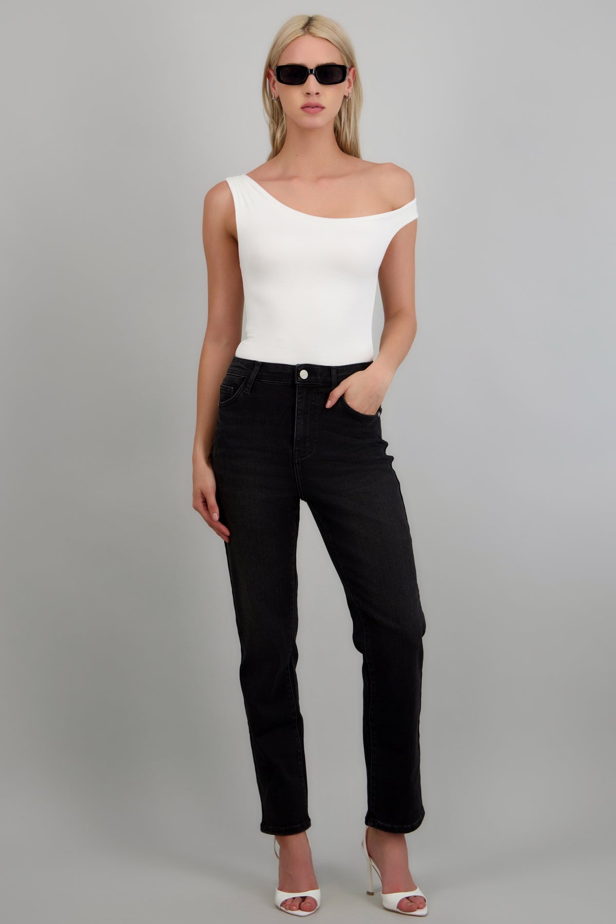 Straight jeans básicos NEGRO