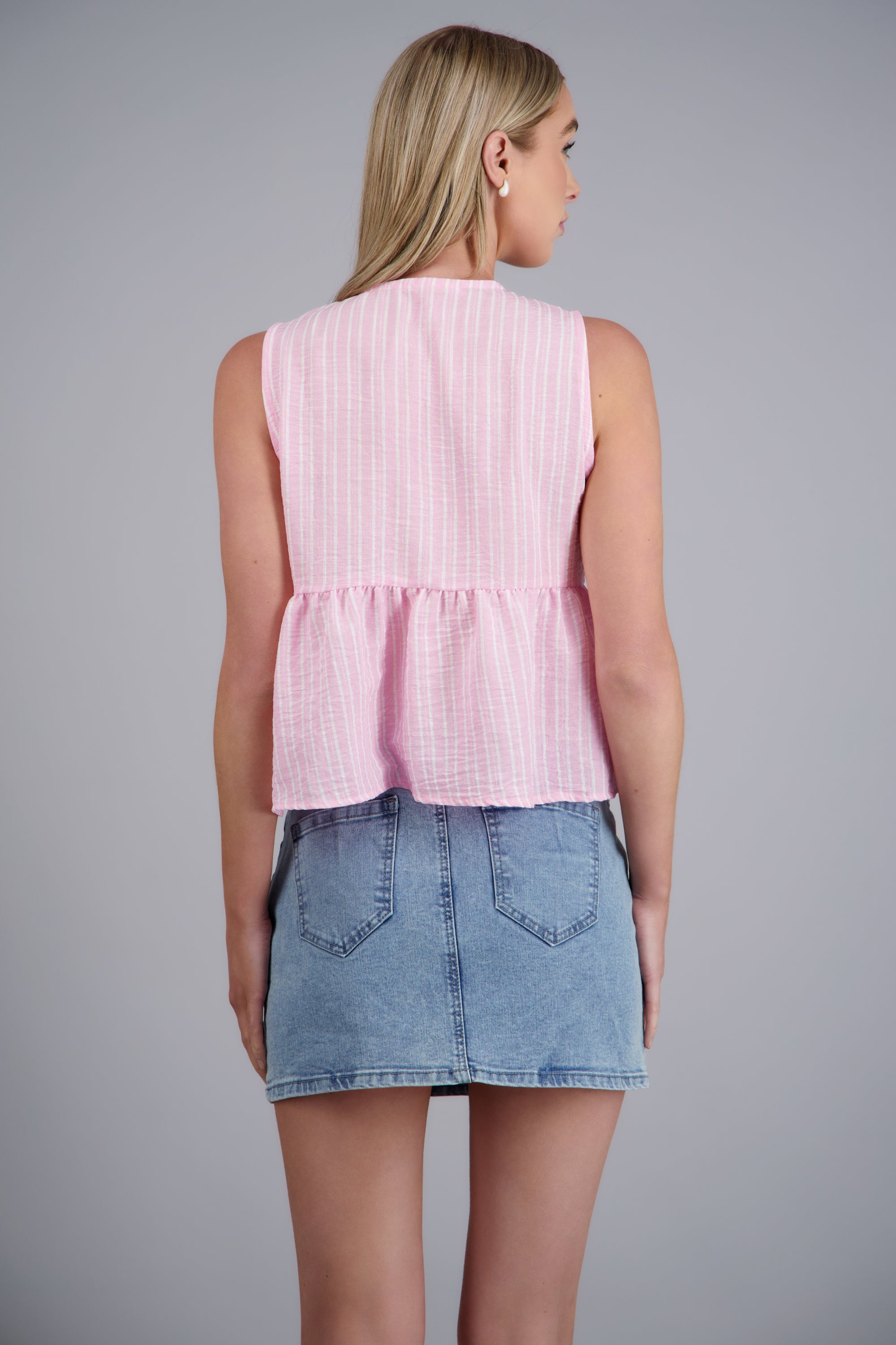 Top sin mangas con olanes detalle moños ROSA COMBO
