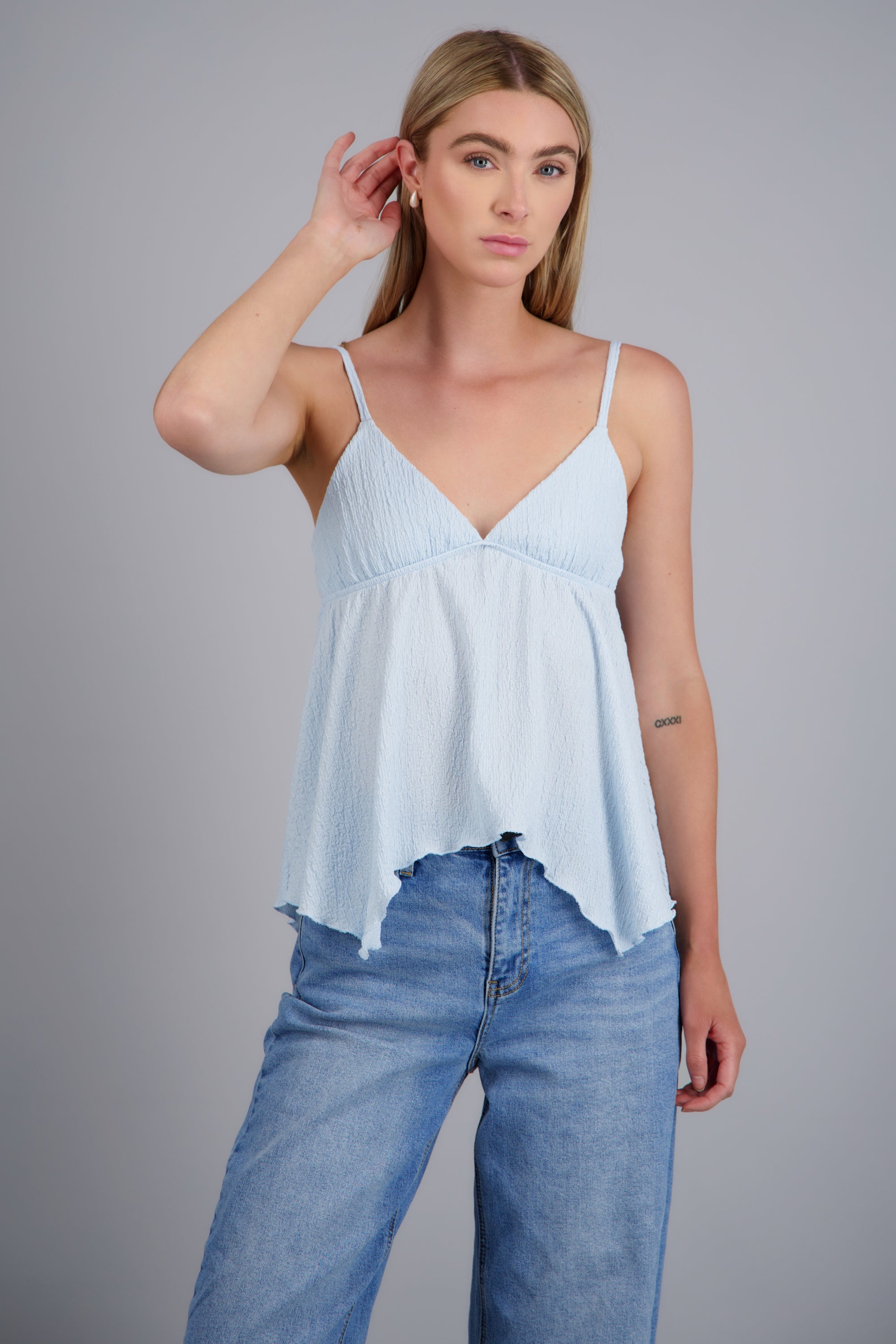 Top tirantes escote v plisado AZUL PASTEL