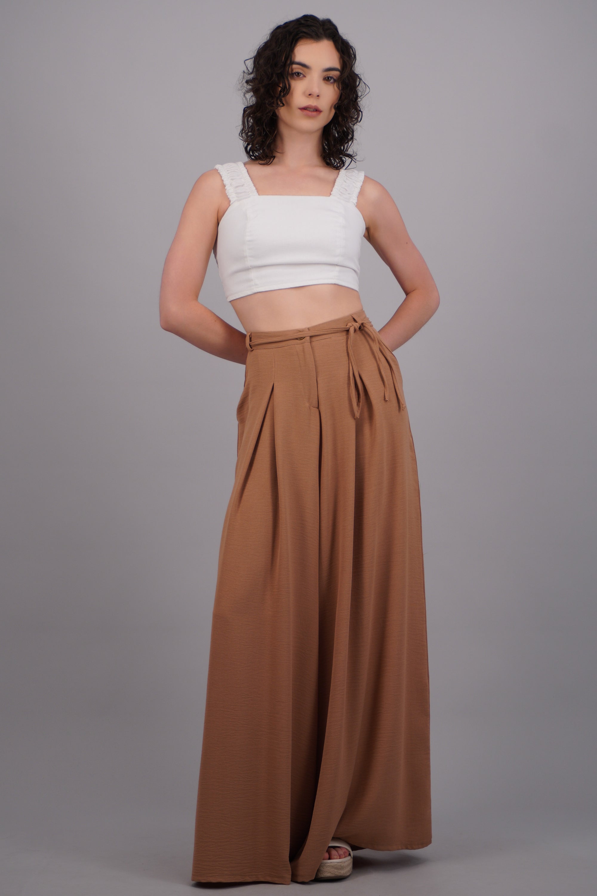 Pantalon amplio pinzas detalle lazo KHAKI