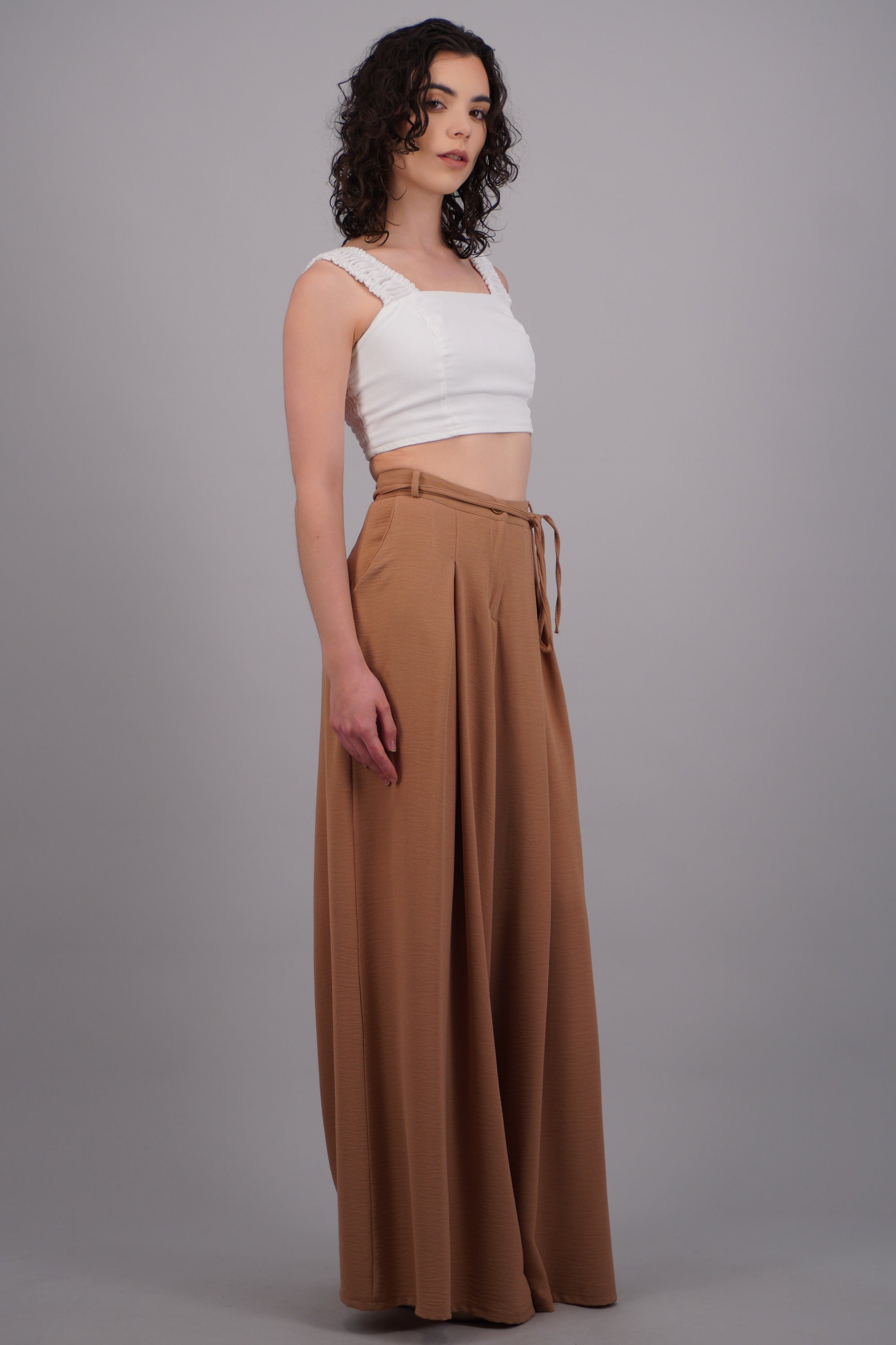 Pantalon amplio pinzas detalle lazo KHAKI