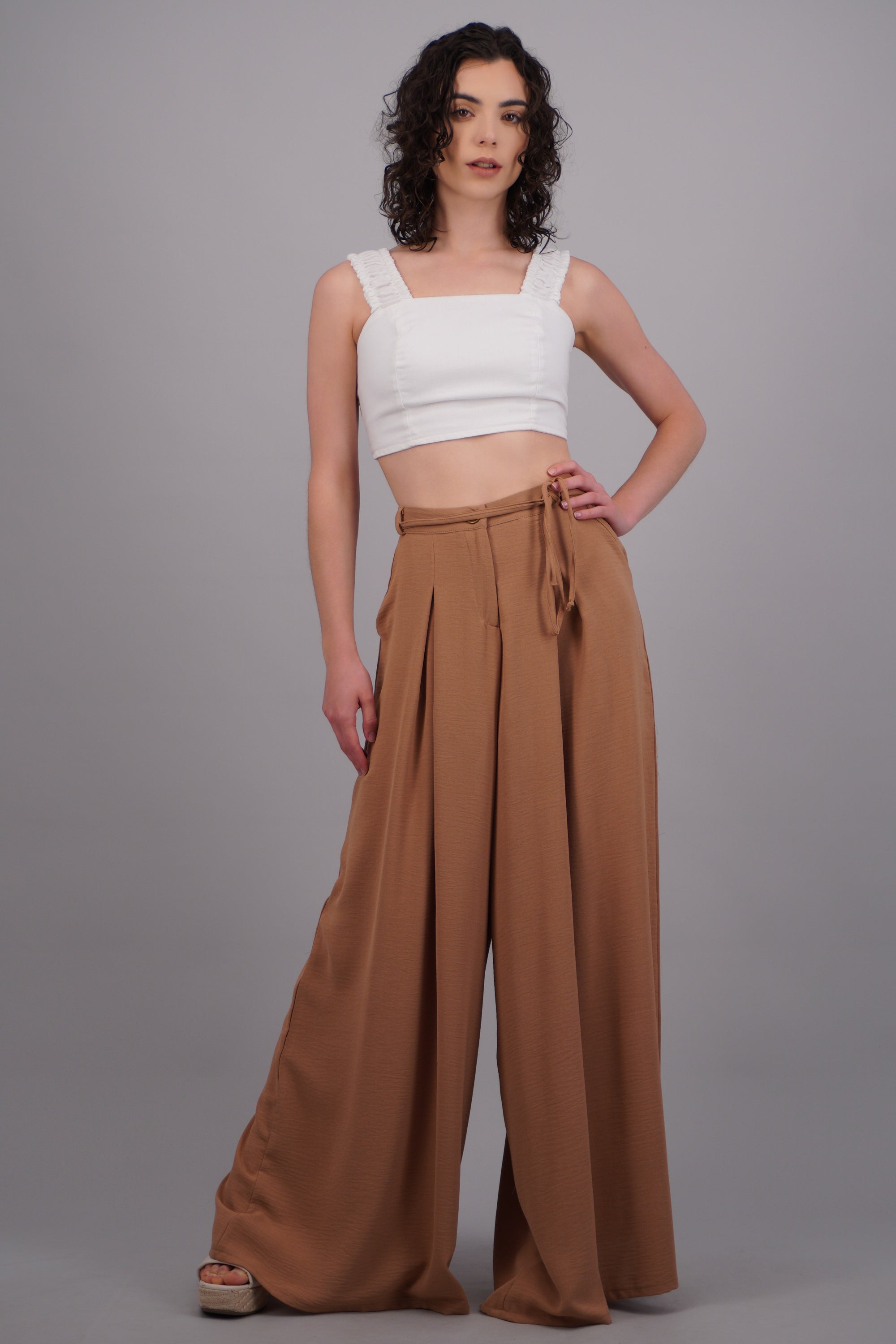Pantalon amplio pinzas detalle lazo KHAKI