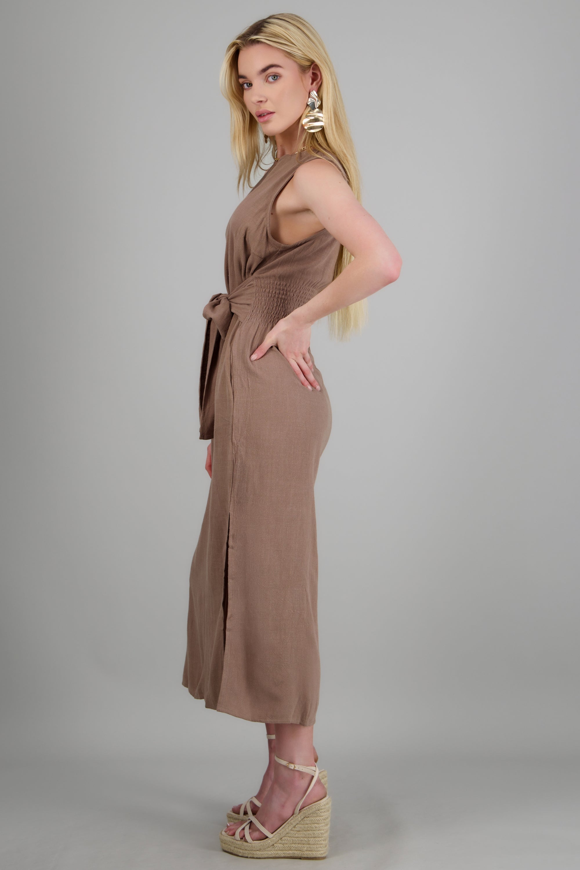 Vestido maxi aberturas con cinto CHOCOLATE