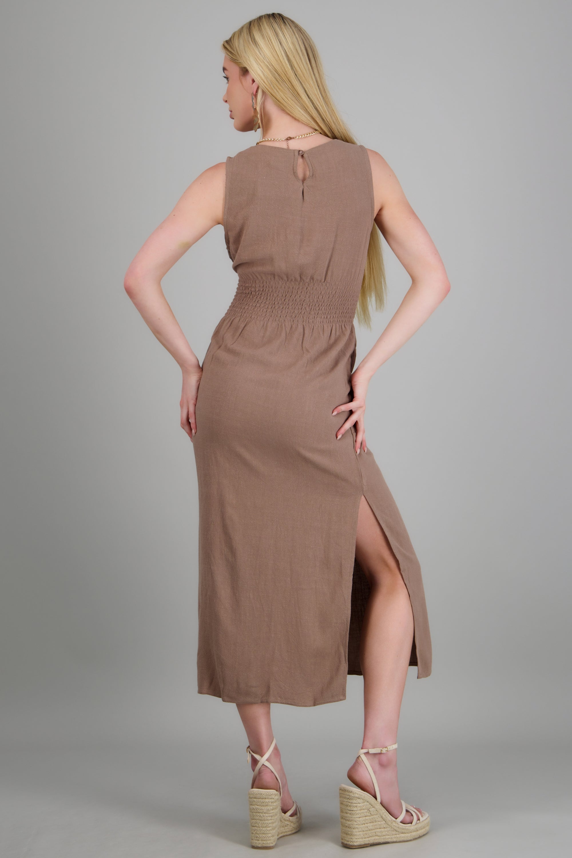 Vestido maxi aberturas con cinto CHOCOLATE