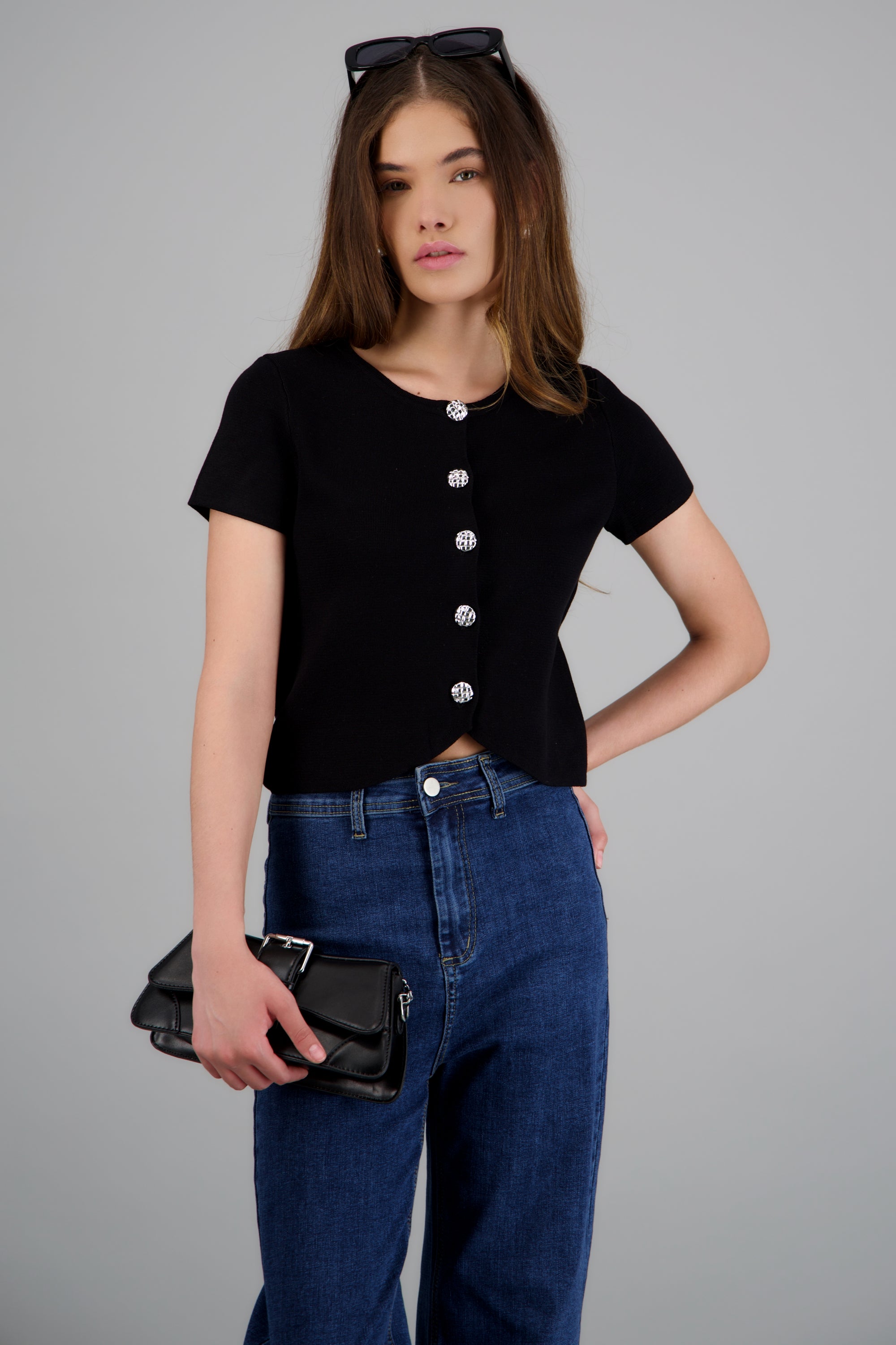 Top tejido manga corta detalle botones NEGRO