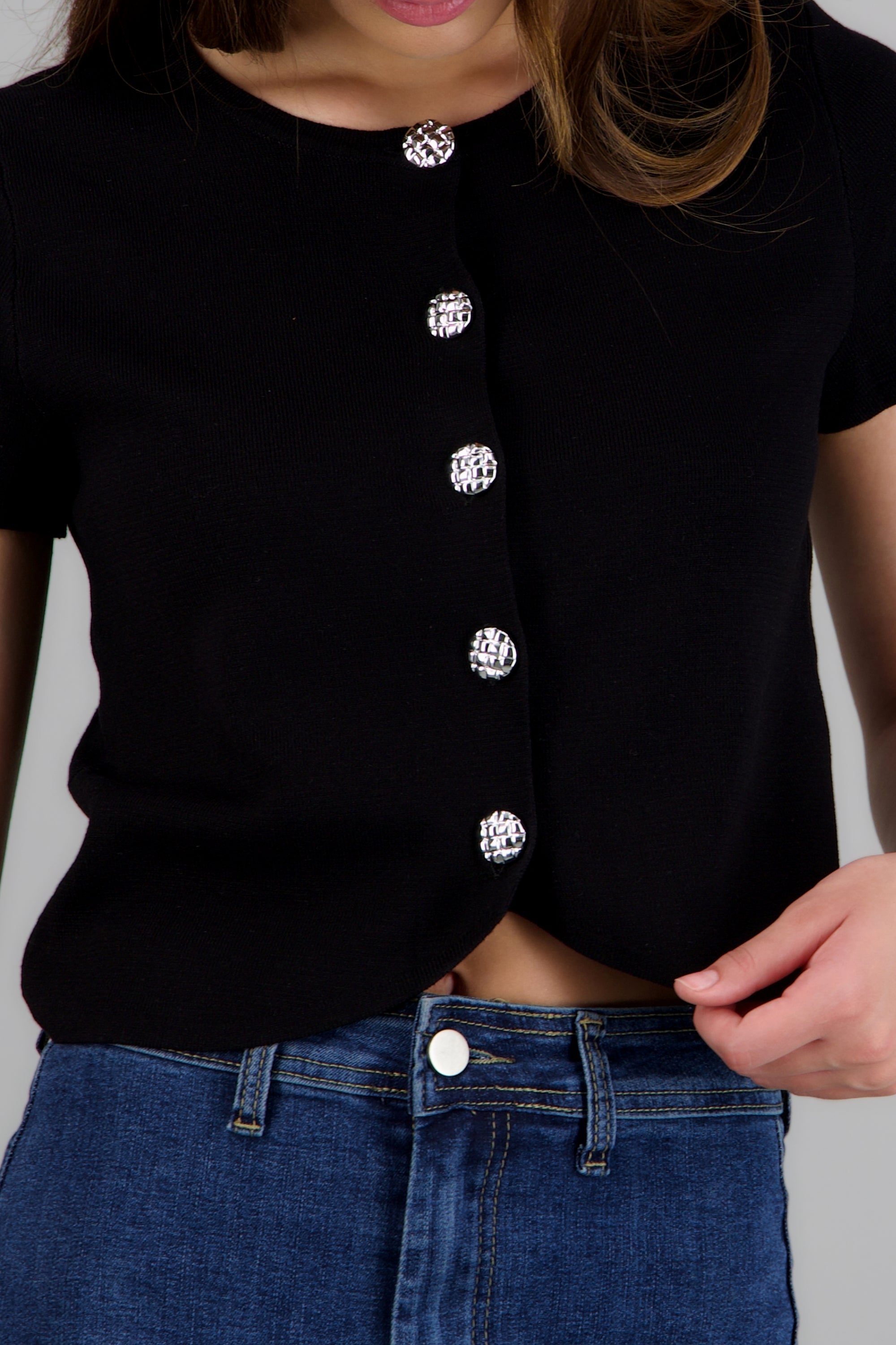 Top tejido manga corta detalle botones NEGRO
