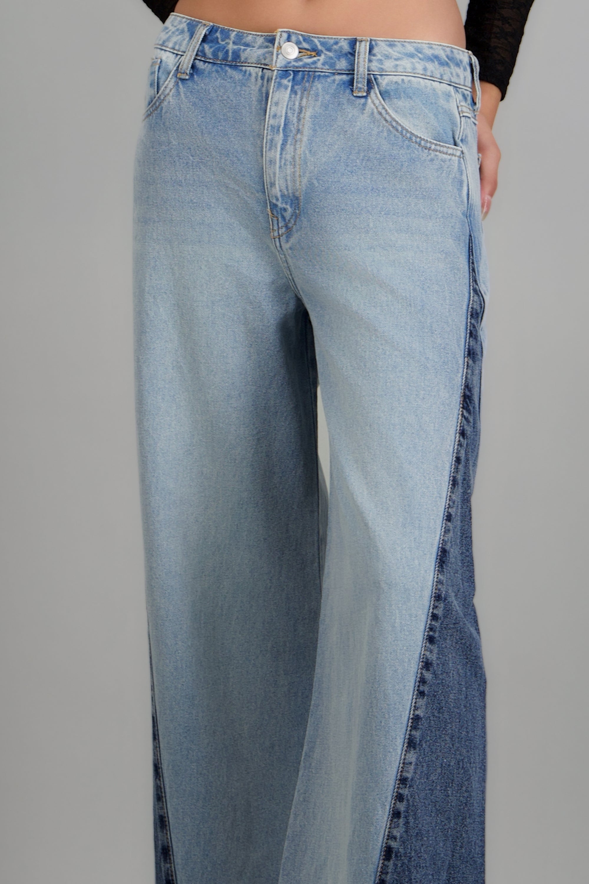 Jeans oversize tiro alto contraste LIGHT WASH