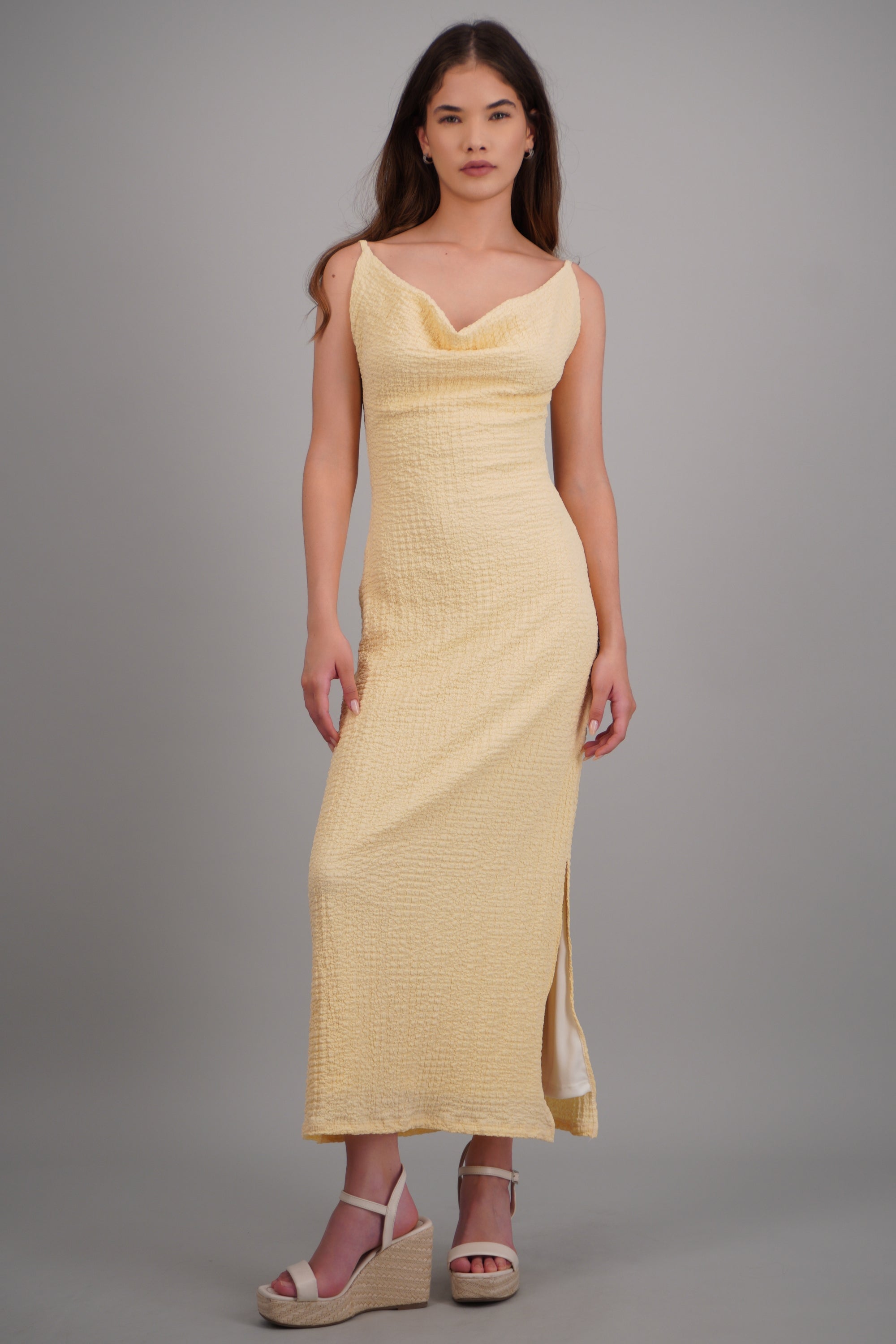 Vestido midi textura detalle espalda tirantes AMARILLO PASTEL