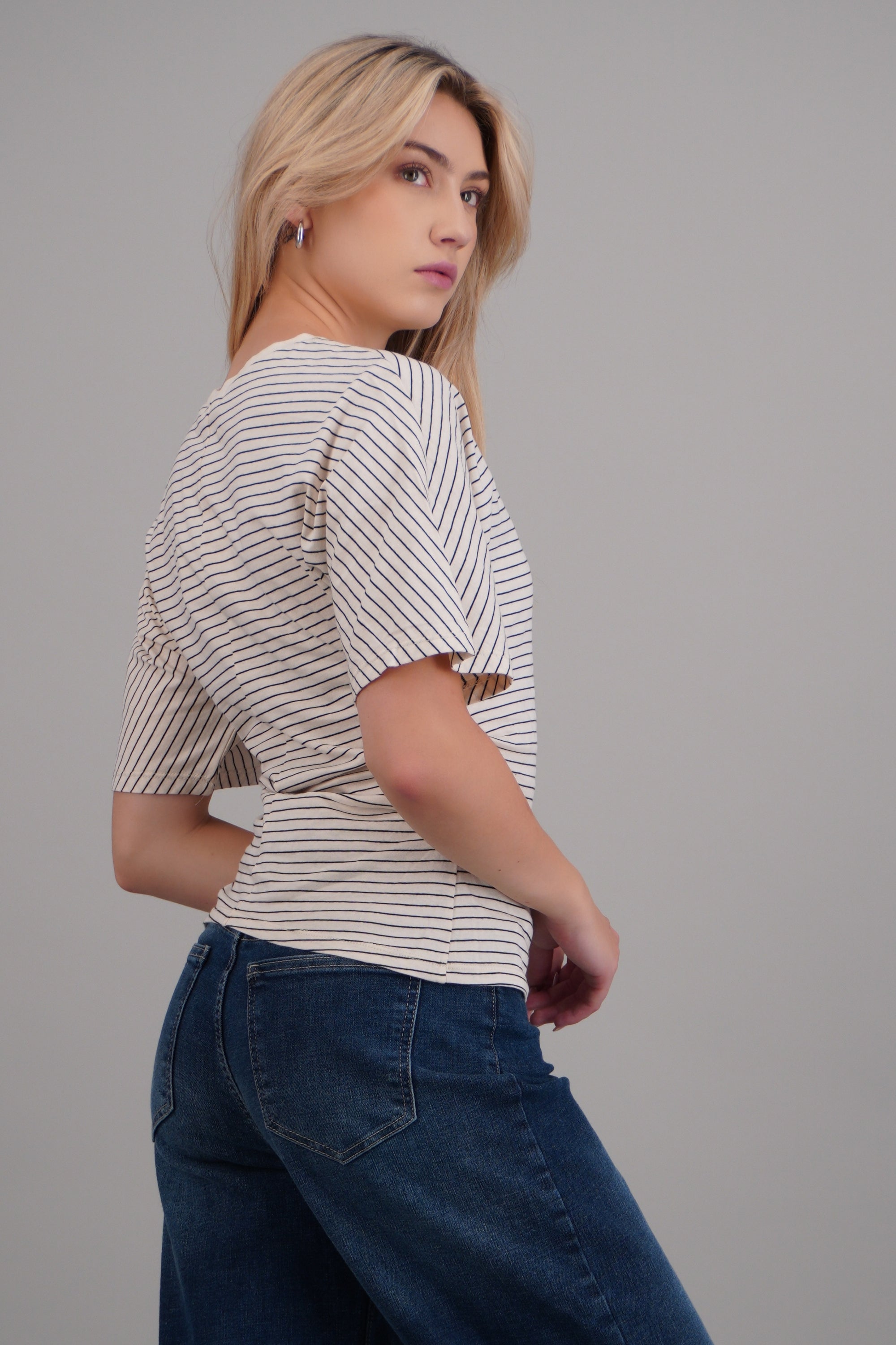 Top de punto rayas con silueta definida CREMA