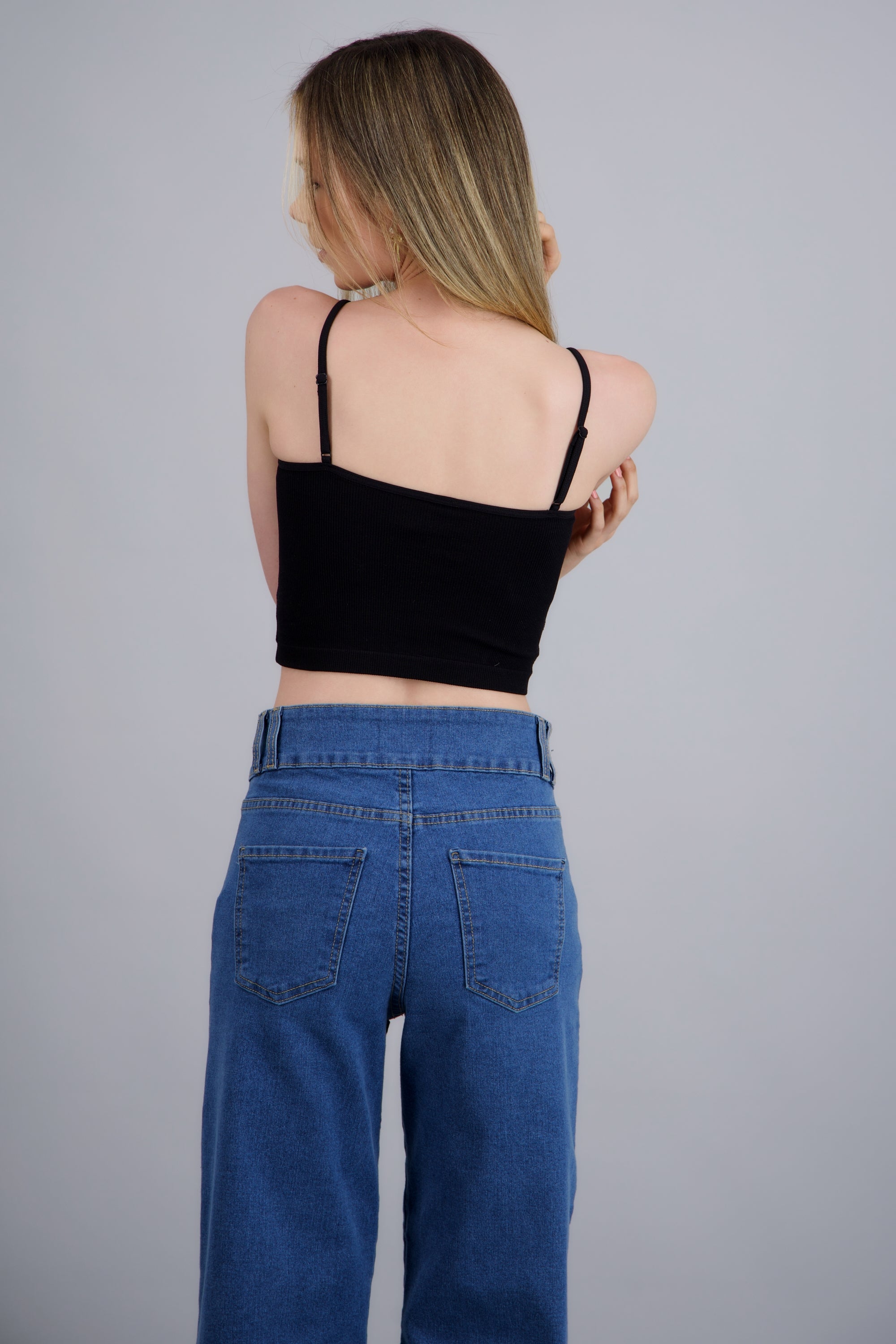 Tank top crop con detalle de oso NEGRO