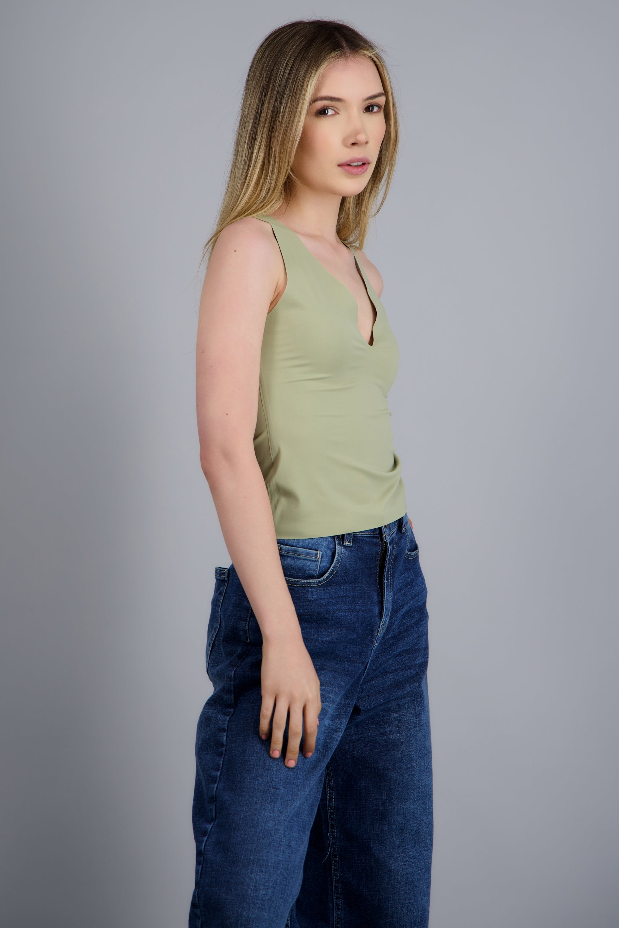 Crop top escote en v sin mangas SAGE