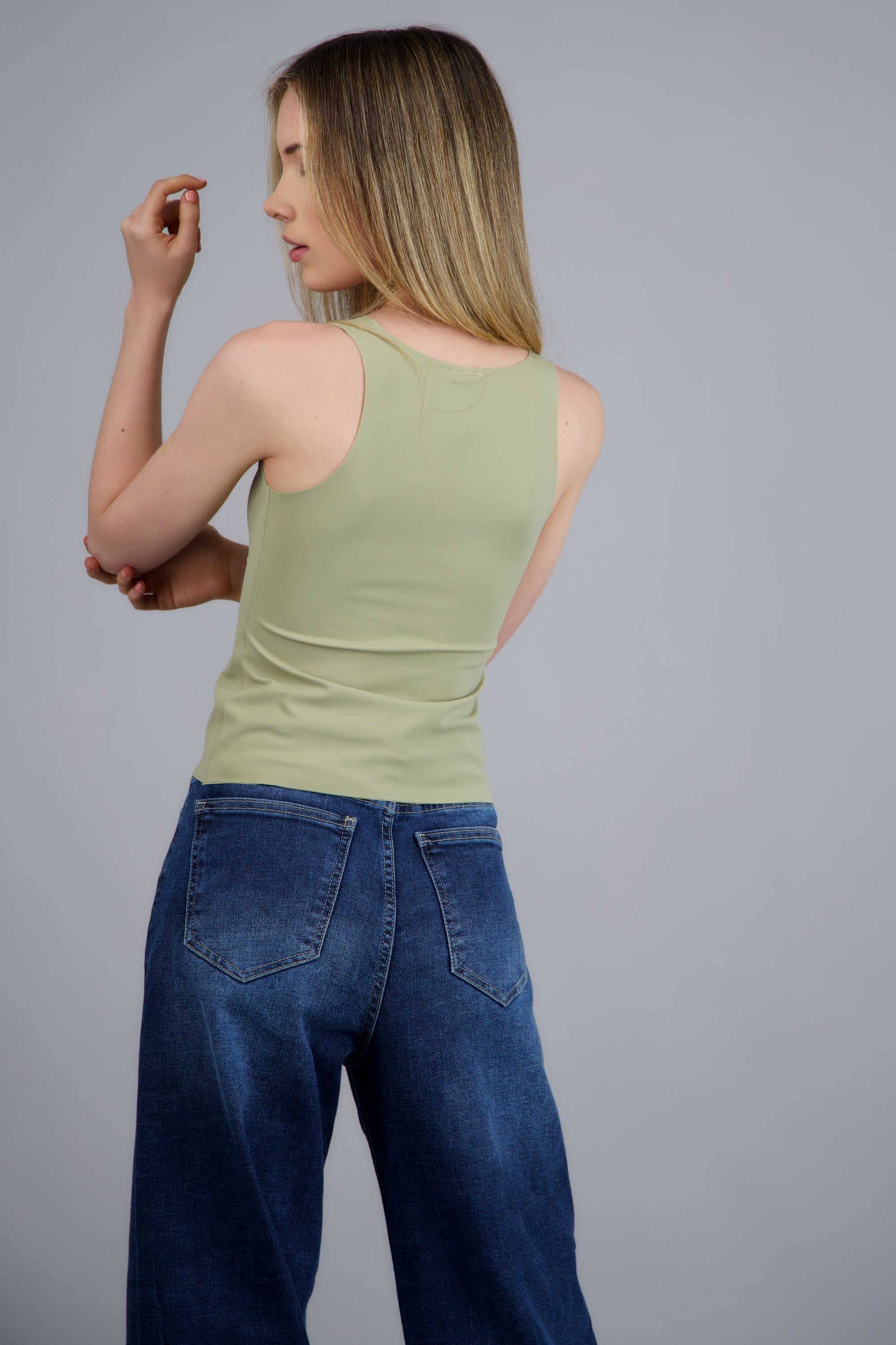 Crop top escote en v sin mangas SAGE