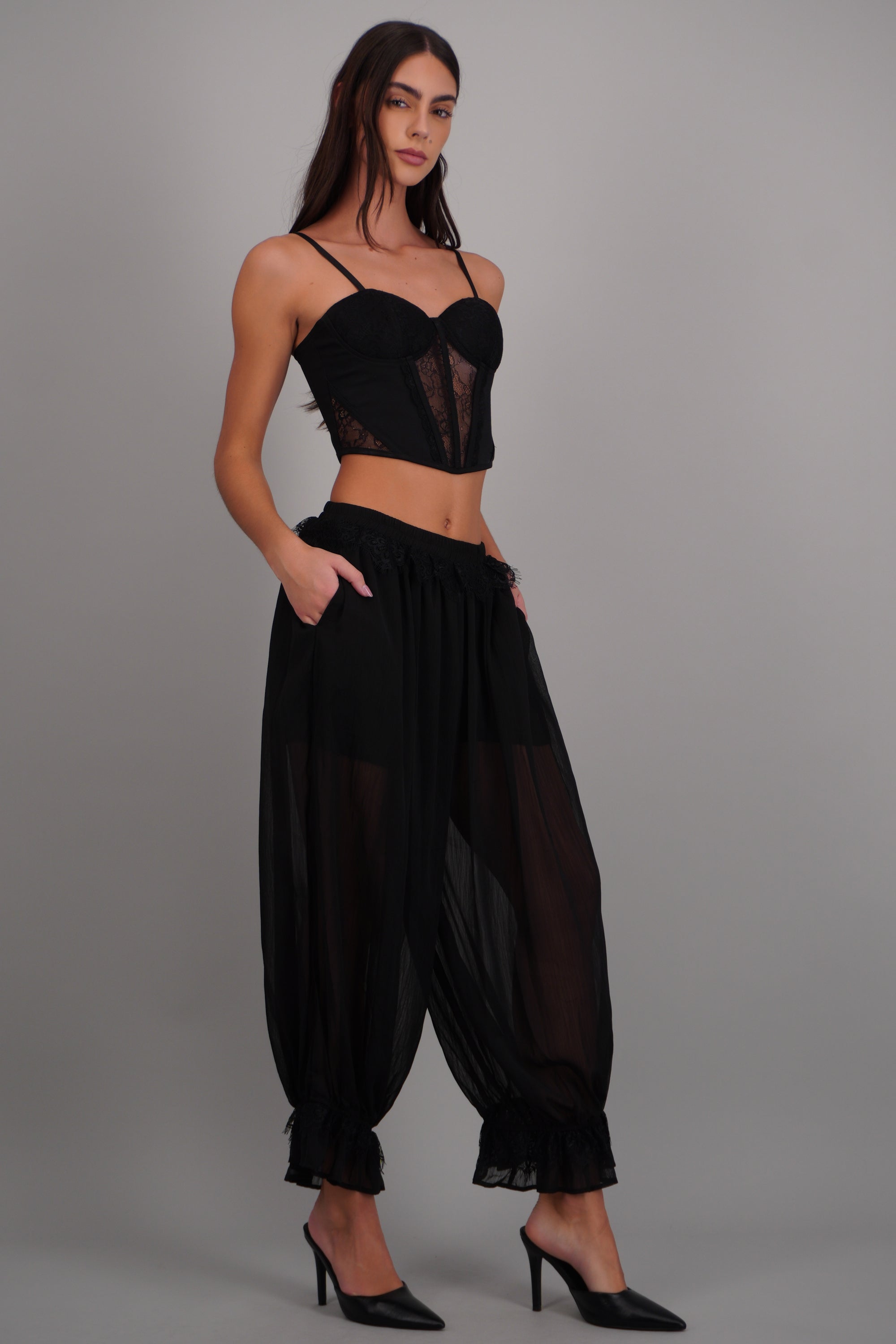Pantalon liso con encaje acabado balloon NEGRO