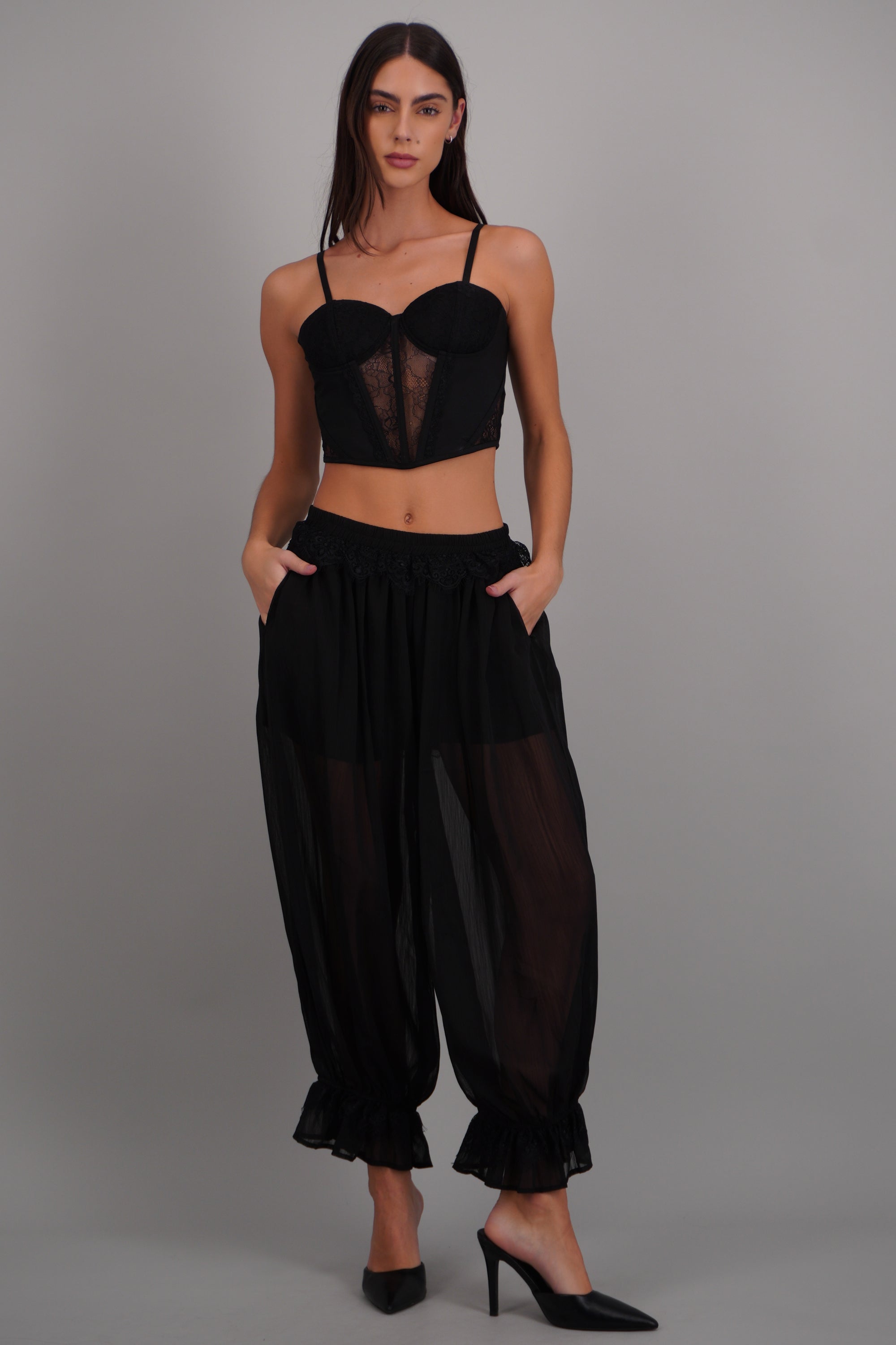 Pantalon liso con encaje acabado balloon NEGRO